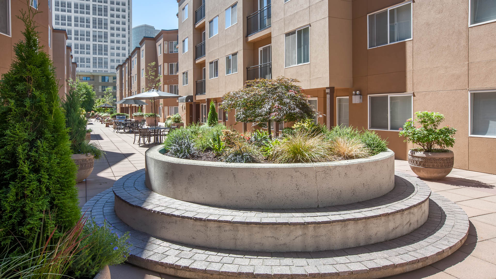 Courtyard at City Square Bellevue Apartments