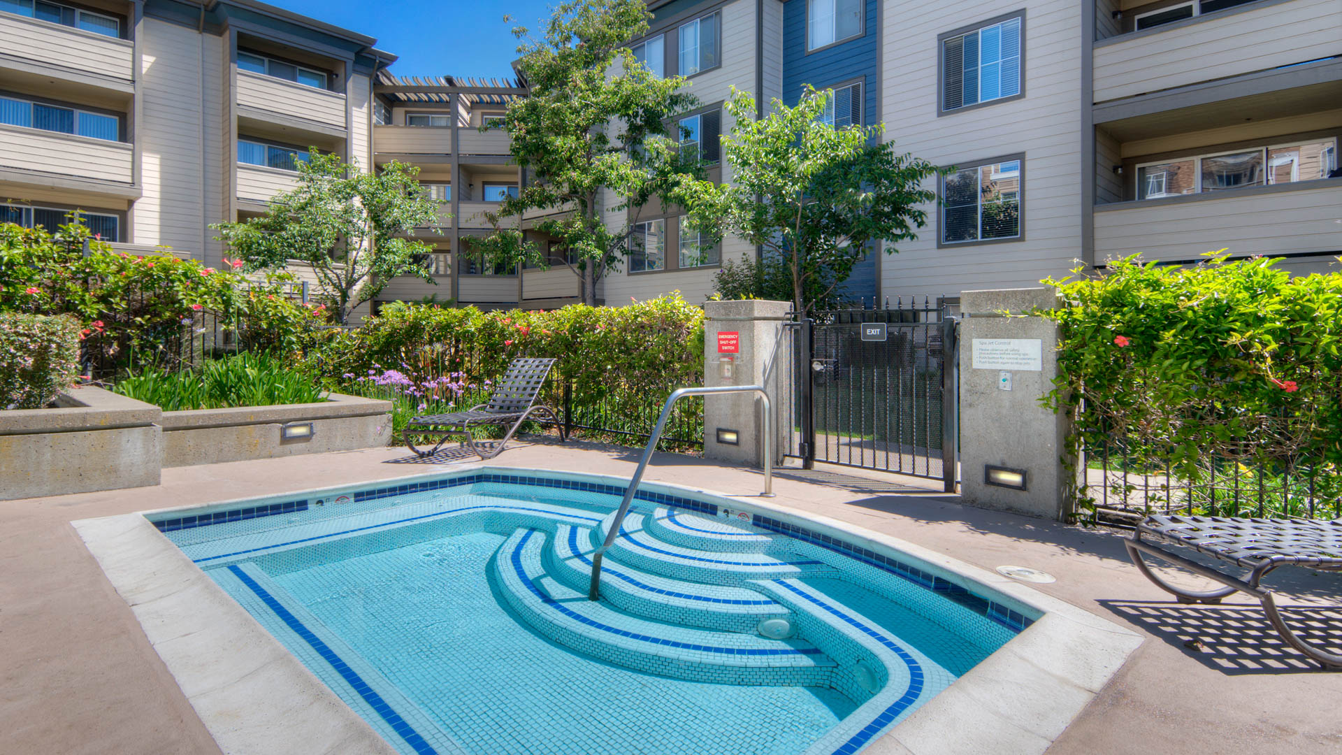 Courtyard at Artistry Emeryville Apartments (1 of 4)