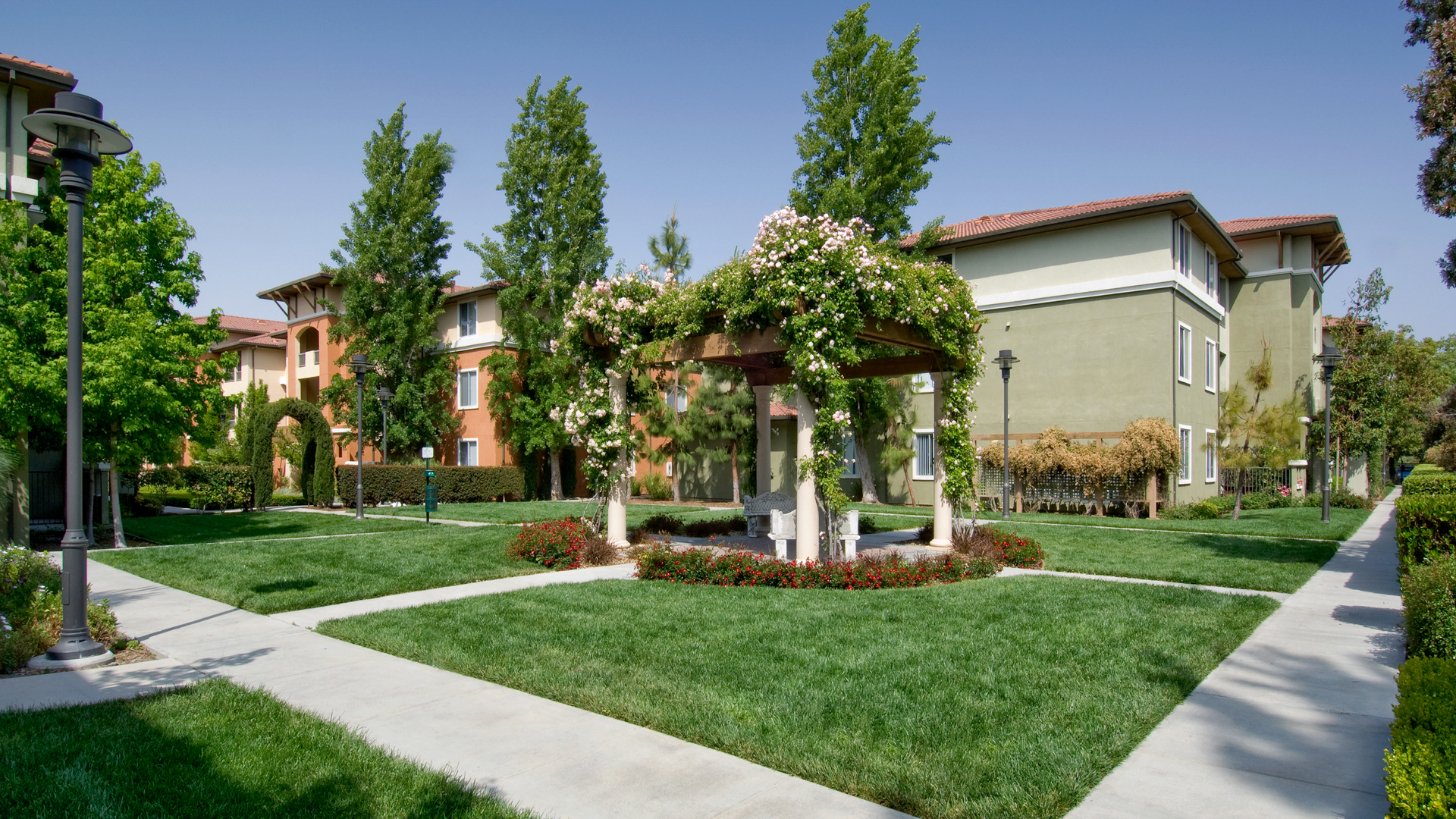 Courtyard at Estancia at Santa Clara Apartments