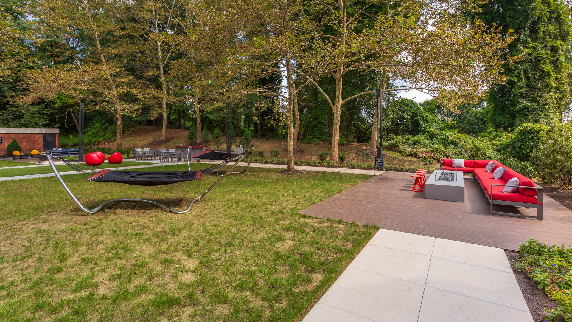Courtyard at 2501 Porter Apartments (3 of 3)