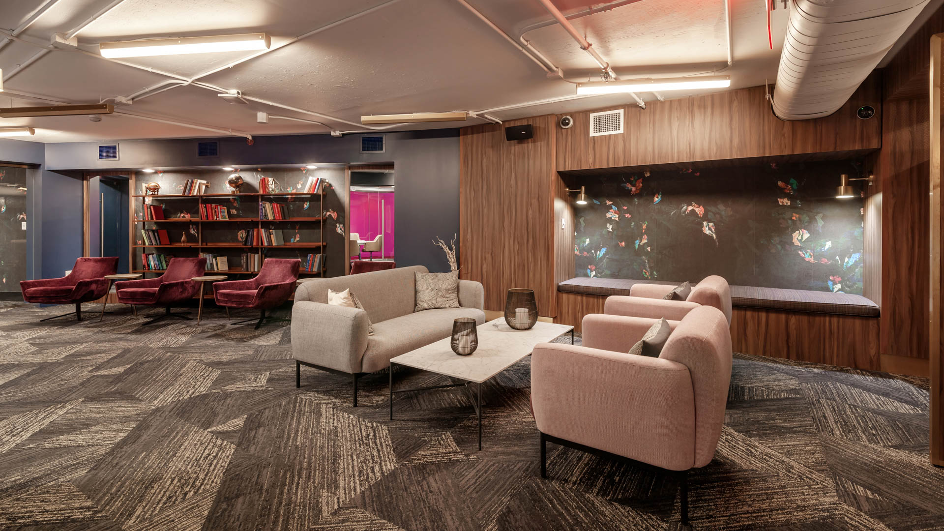 Lounge at 2501 Porter Apartments (1 of 4)