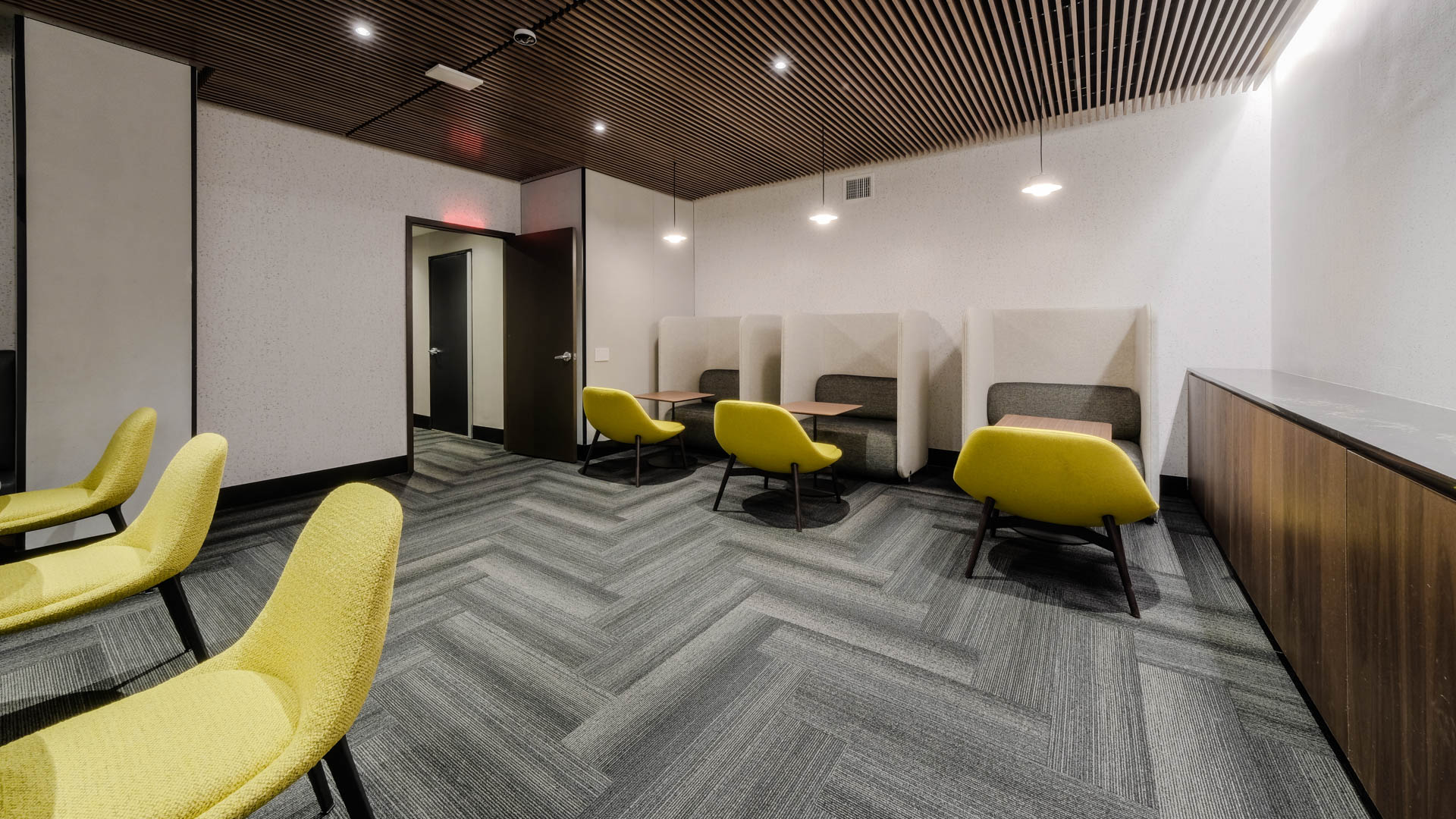 Lounge at Murray Hill Tower Apartments (3 of 4)