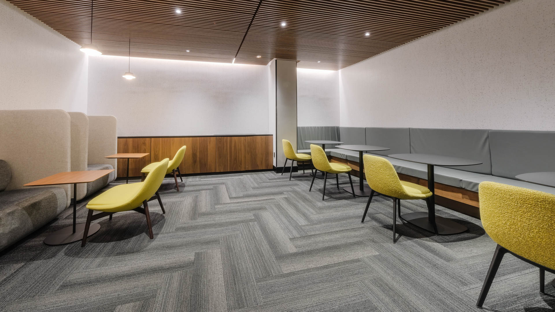 Lounge at Murray Hill Tower Apartments (4 of 4)