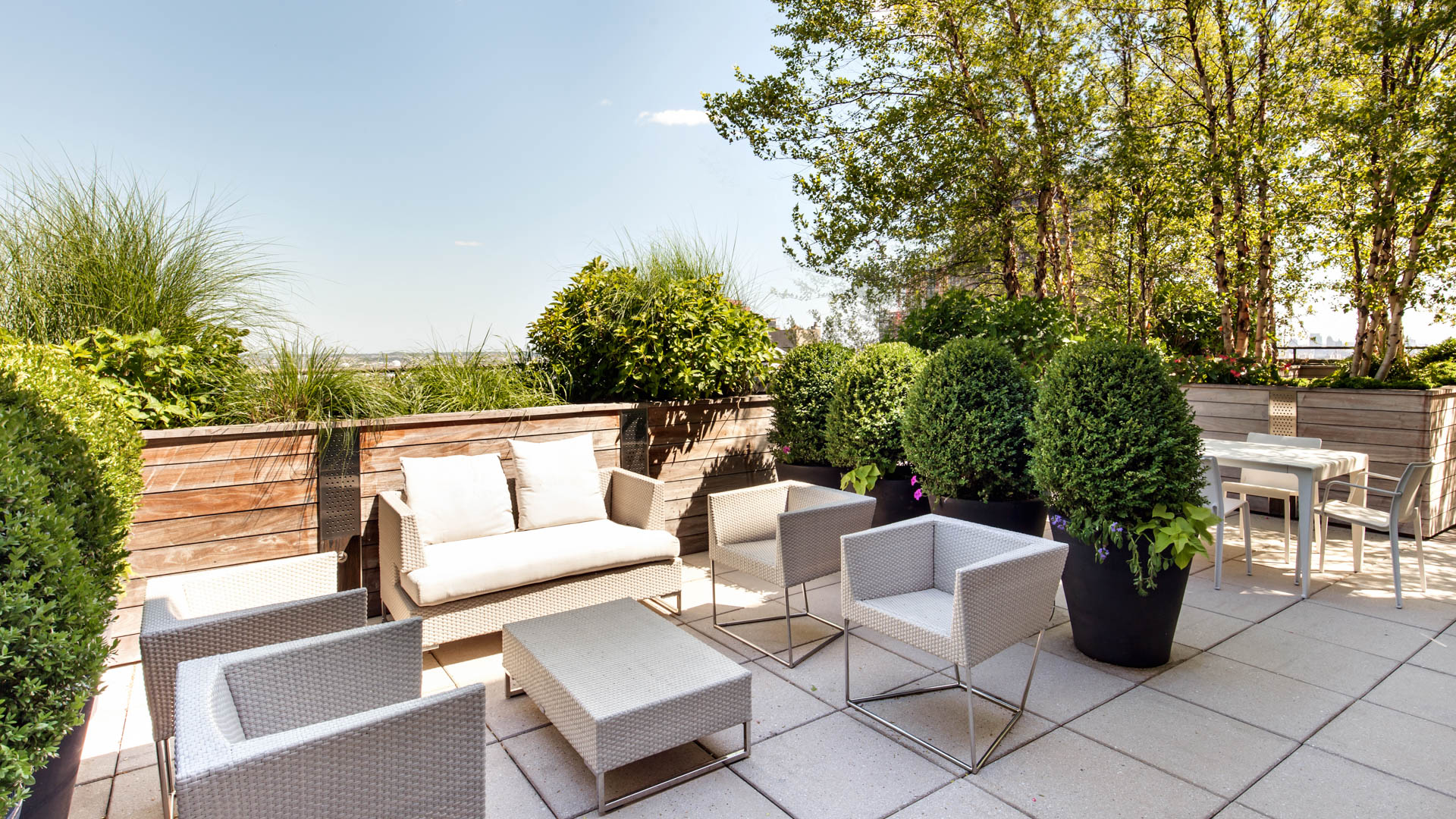 Roof deck at Murray Hill Tower Apartments (5 of 5)