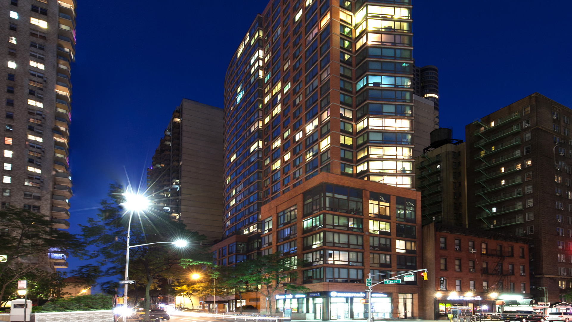 300 East 39th Apartments 2 of 12
