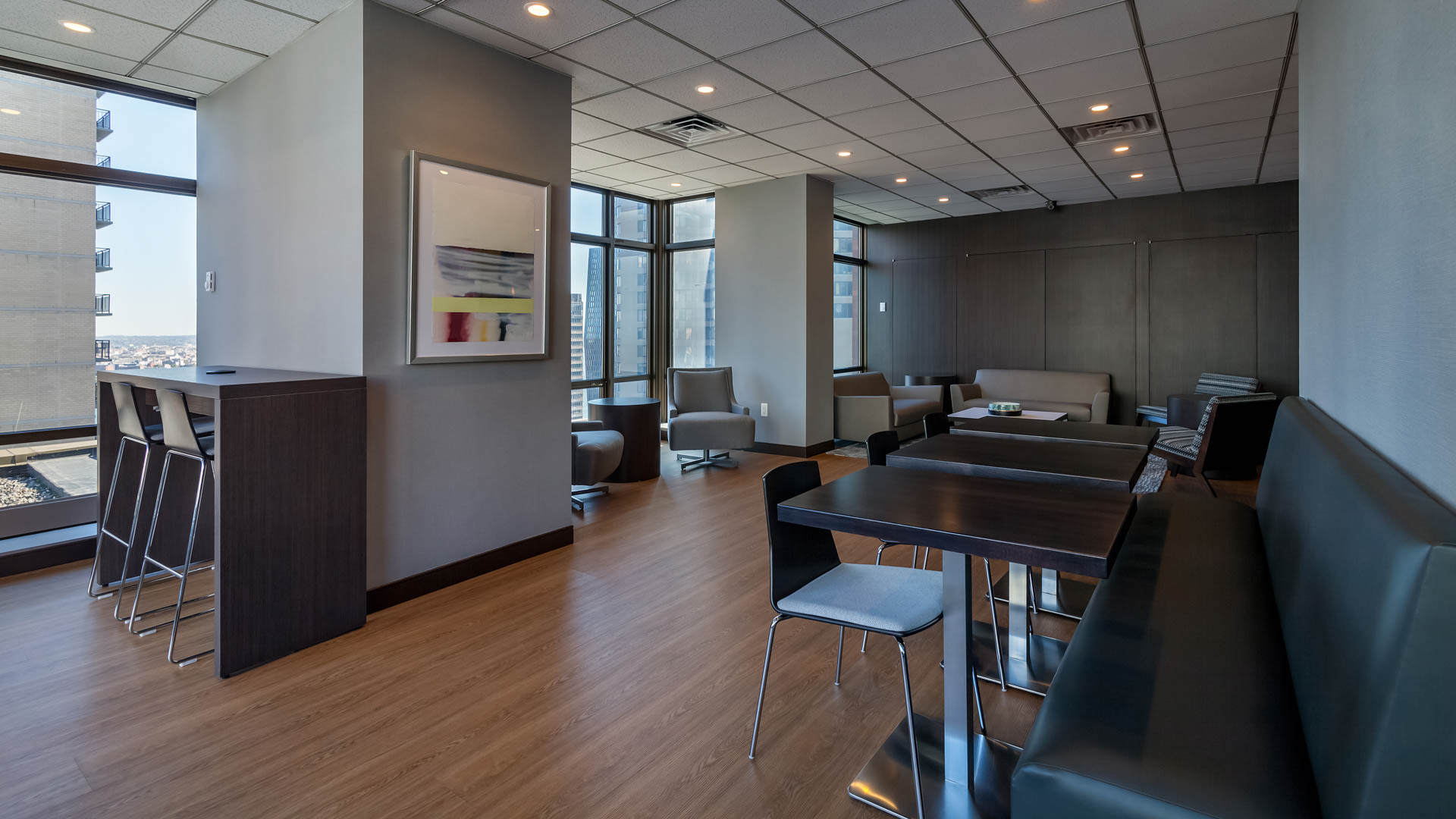 Lounge at 300 East 39th Apartments (1 of 3)