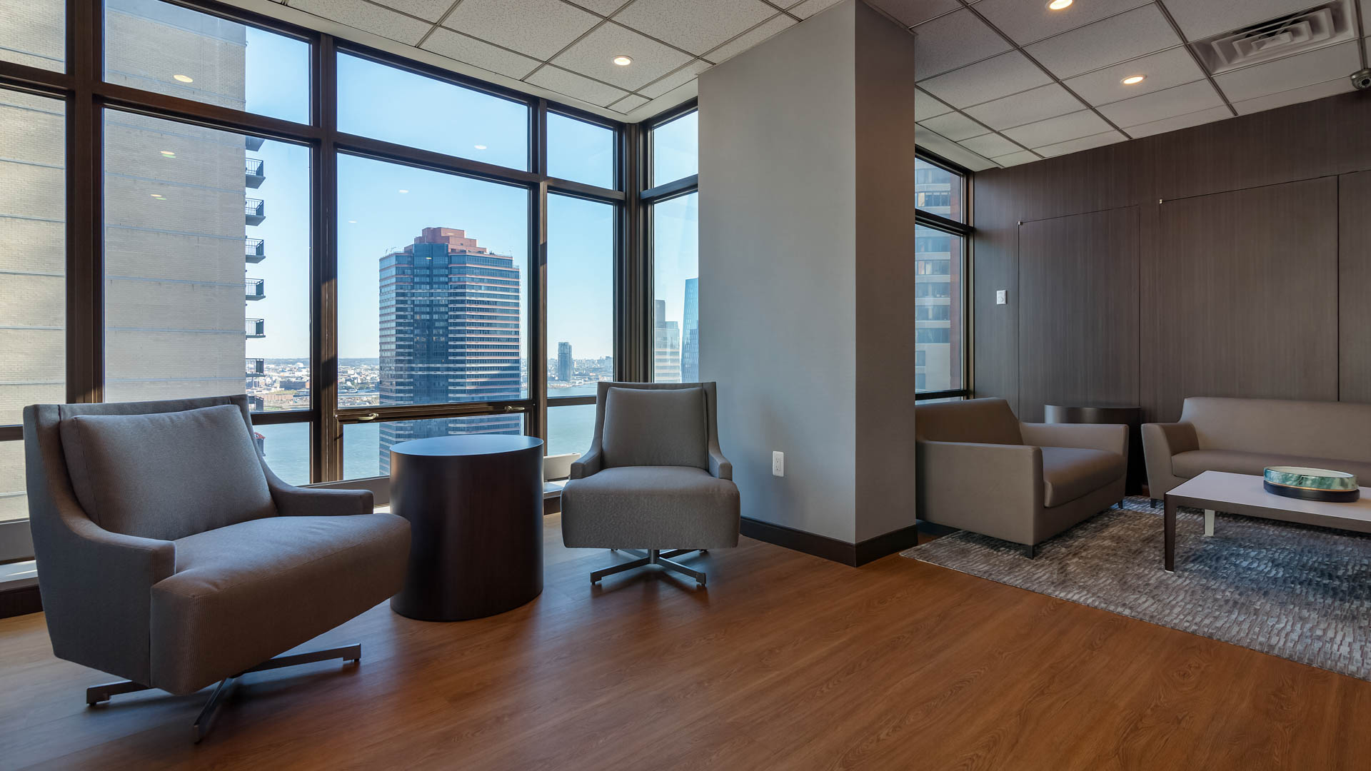 Lounge at 300 East 39th Apartments (2 of 3)