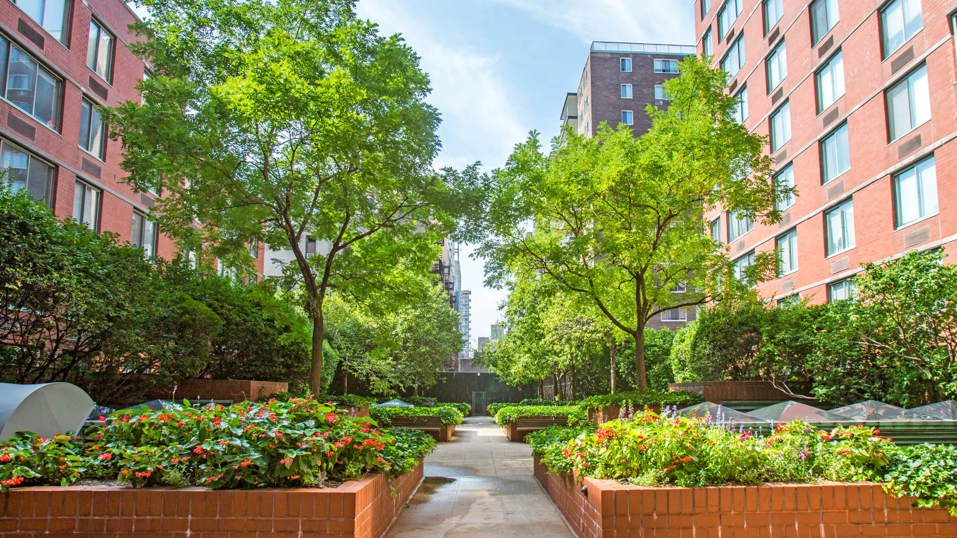 Courtyard at West 96th Apartments (1 of 3)