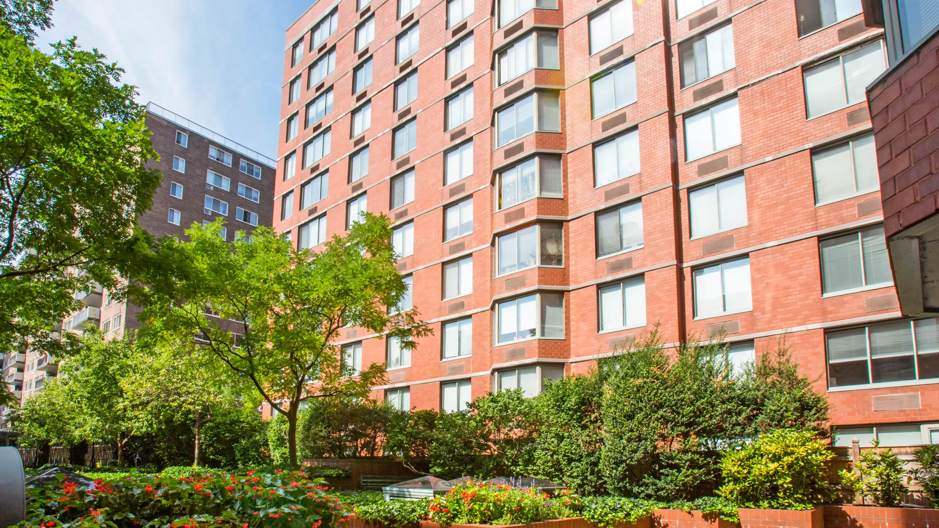 Courtyard at West 96th Apartments (2 of 3)