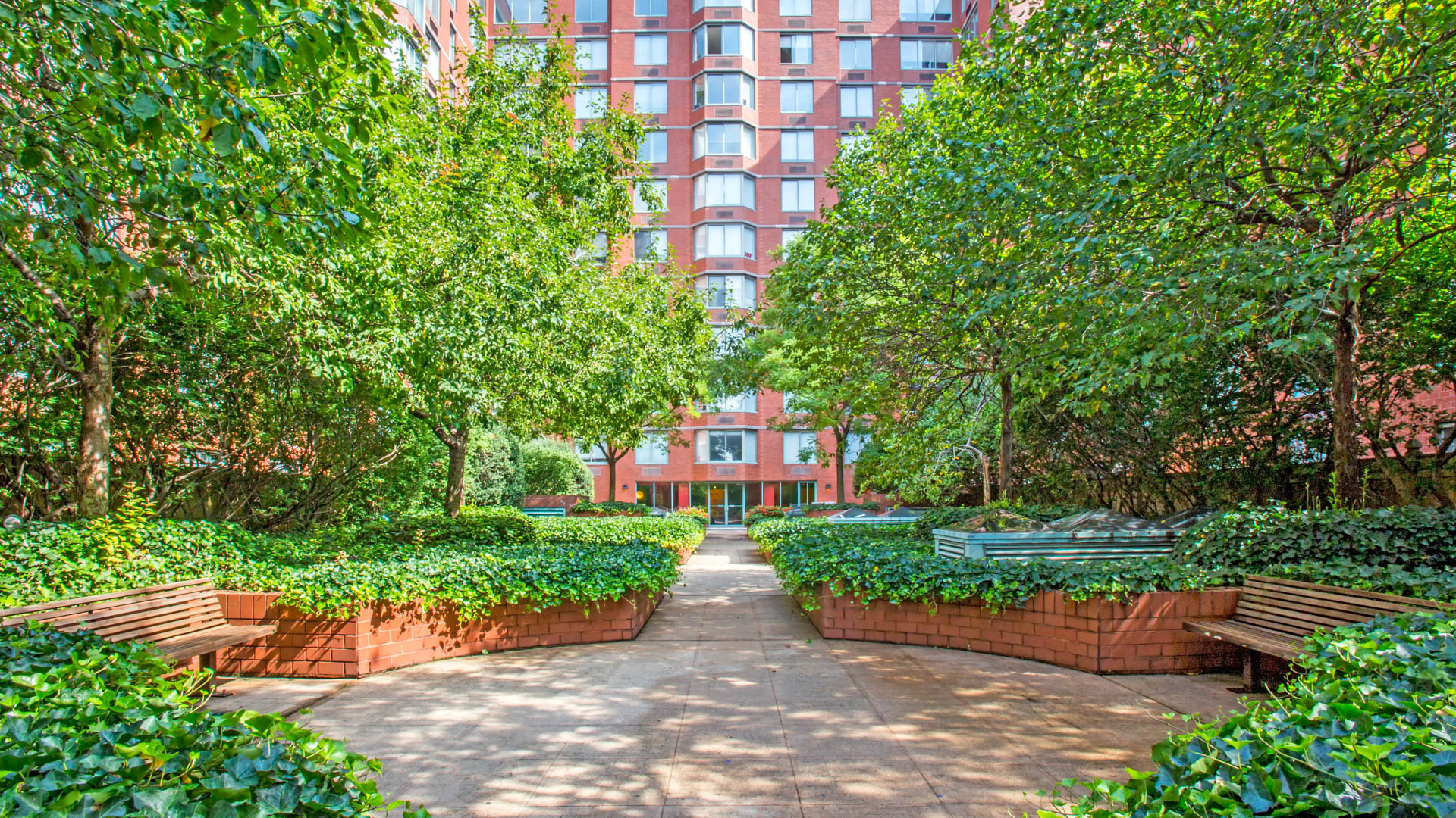 Courtyard at West 96th Apartments (3 of 3)