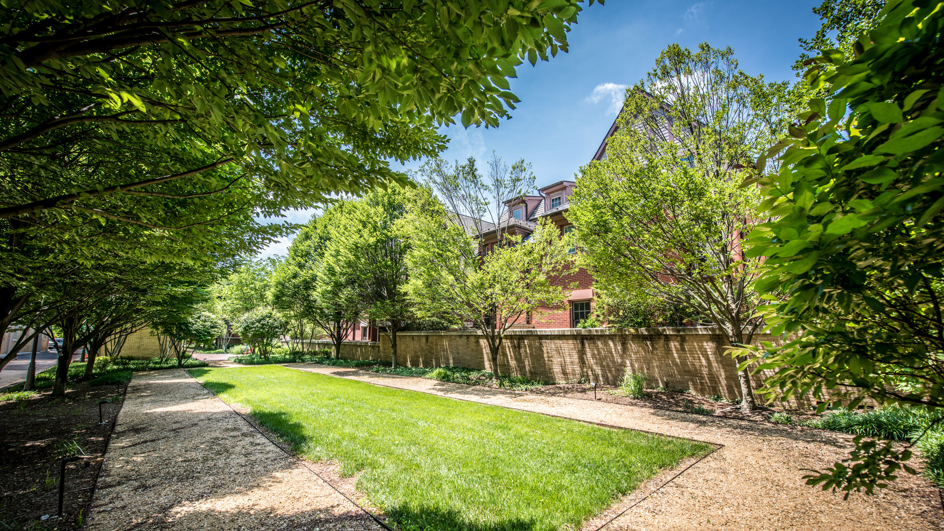 Courtyard at Alban Towers Apartments (1 of 2)