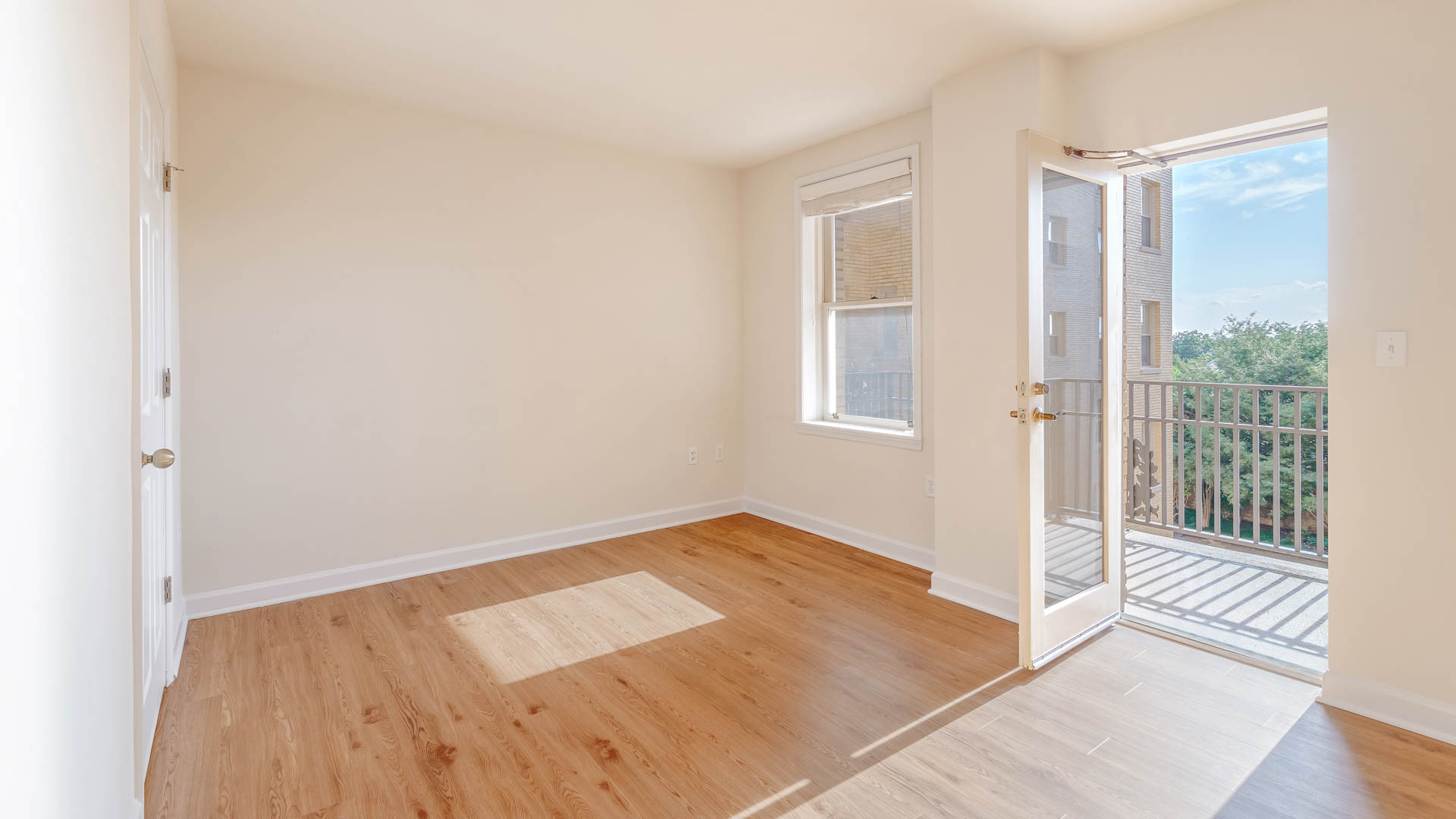 Alban Towers Apartments 4 of 8