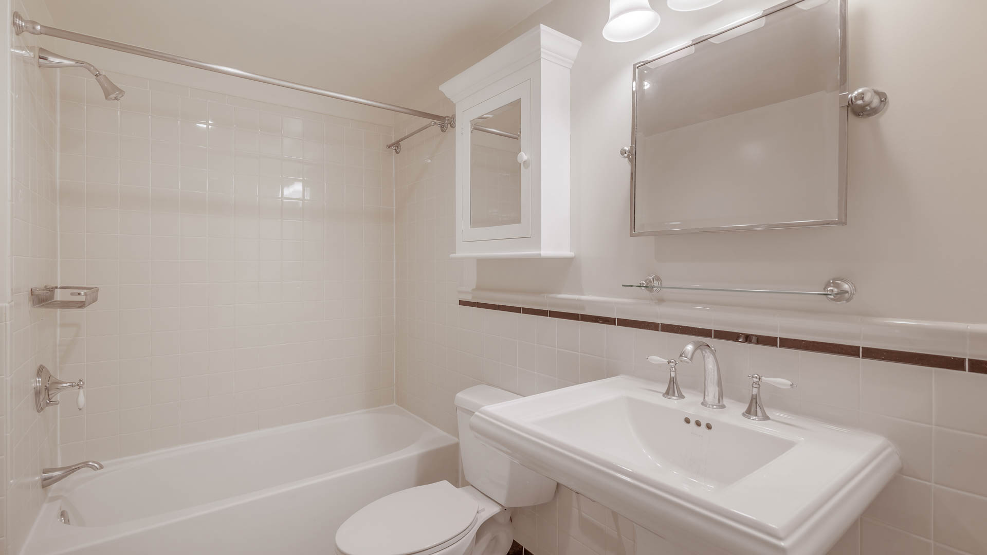 Alban Towers Apartments 2 of 8