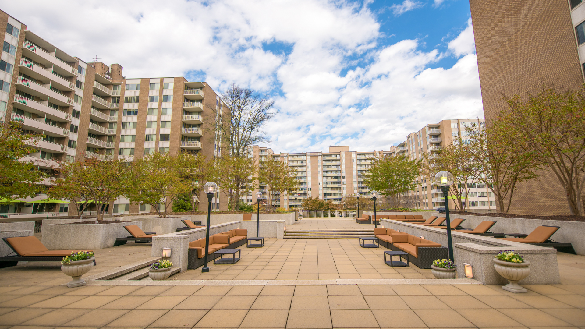 Courtyard at 3003 Van Ness Apartments (4 of 4)