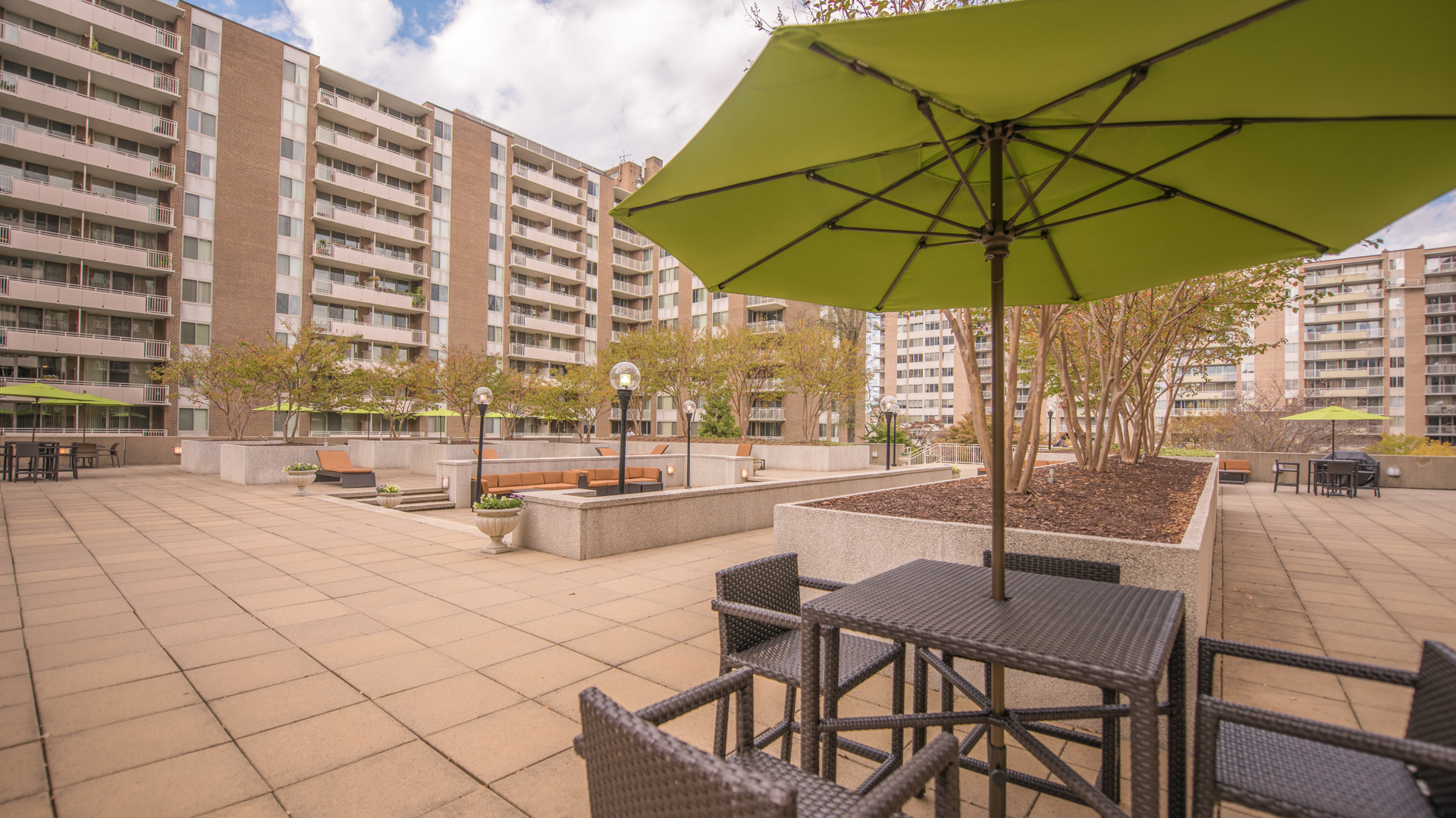 Courtyard at 3003 Van Ness Apartments (3 of 4)