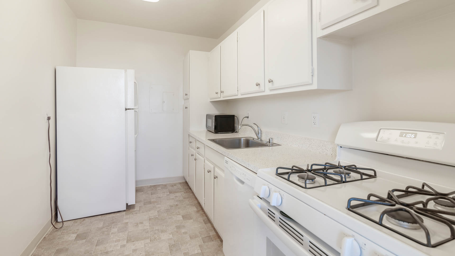 3003 Van Ness Apartments 2 of 4