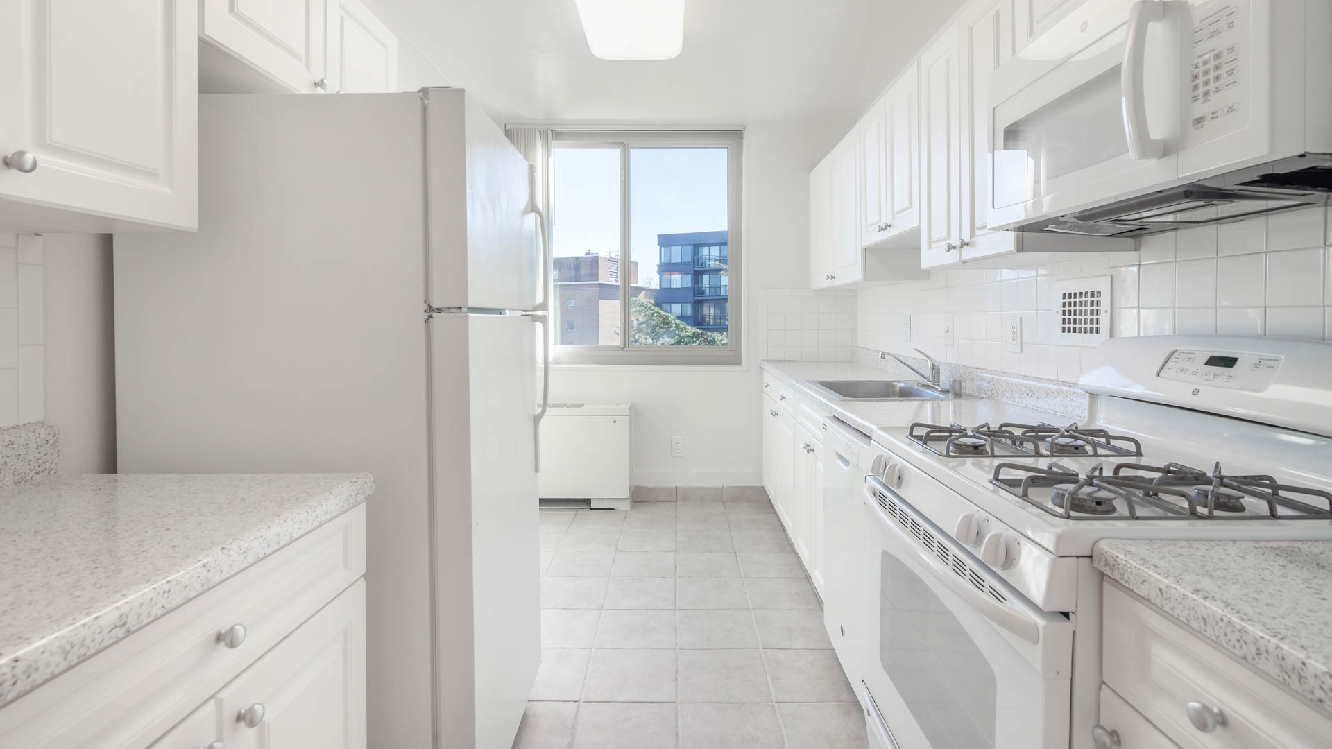 3003 Van Ness Apartments 3 of 12