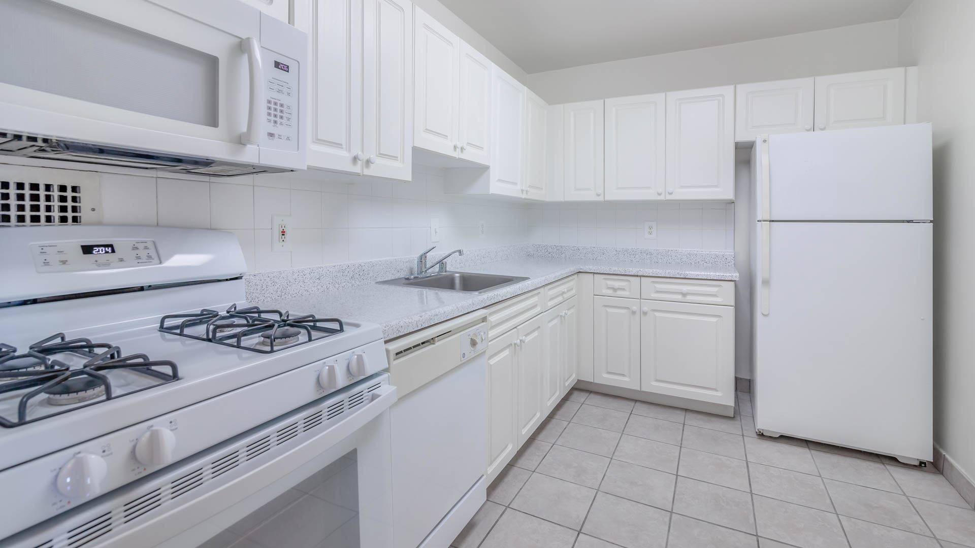 3003 Van Ness Apartments 4 of 6