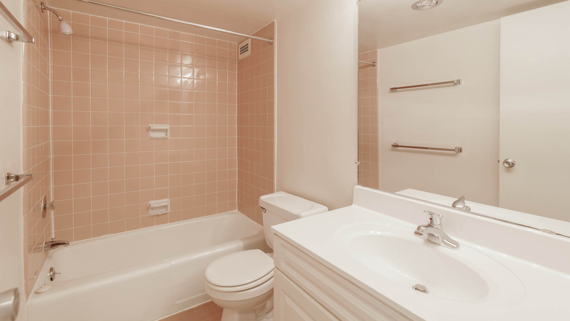 3003 Van Ness Apartments 2 of 8
