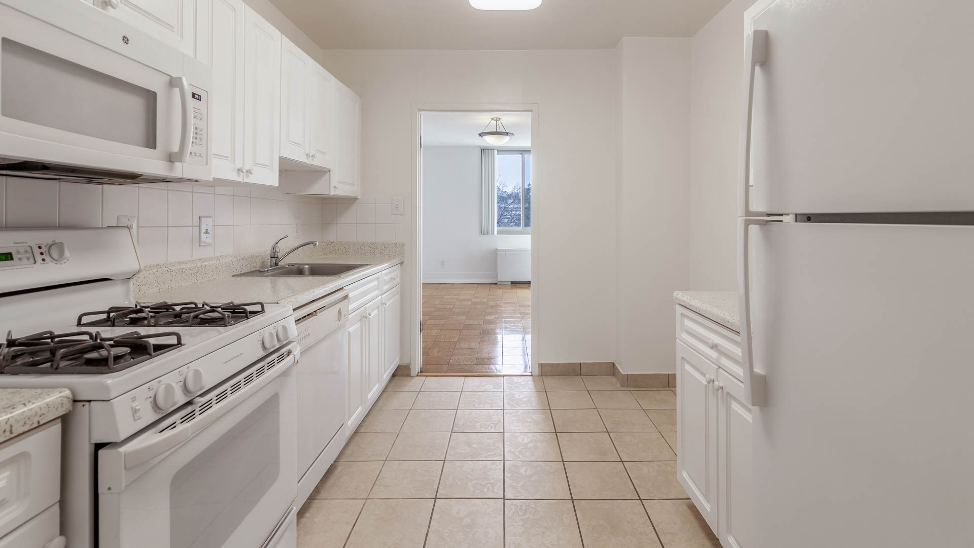 3003 Van Ness Apartments 4 of 6