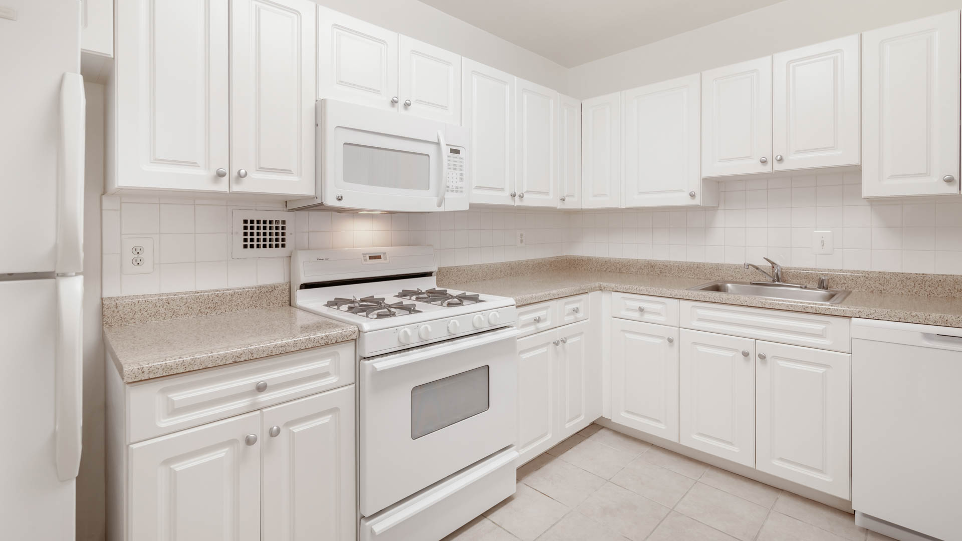 3003 Van Ness Apartments 4 of 8