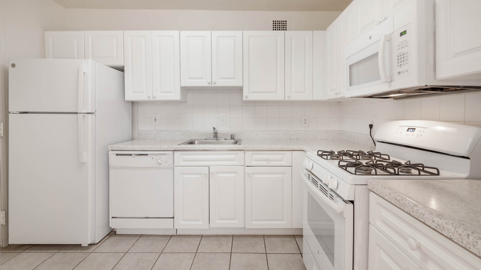 3003 Van Ness Apartments 4 of 13