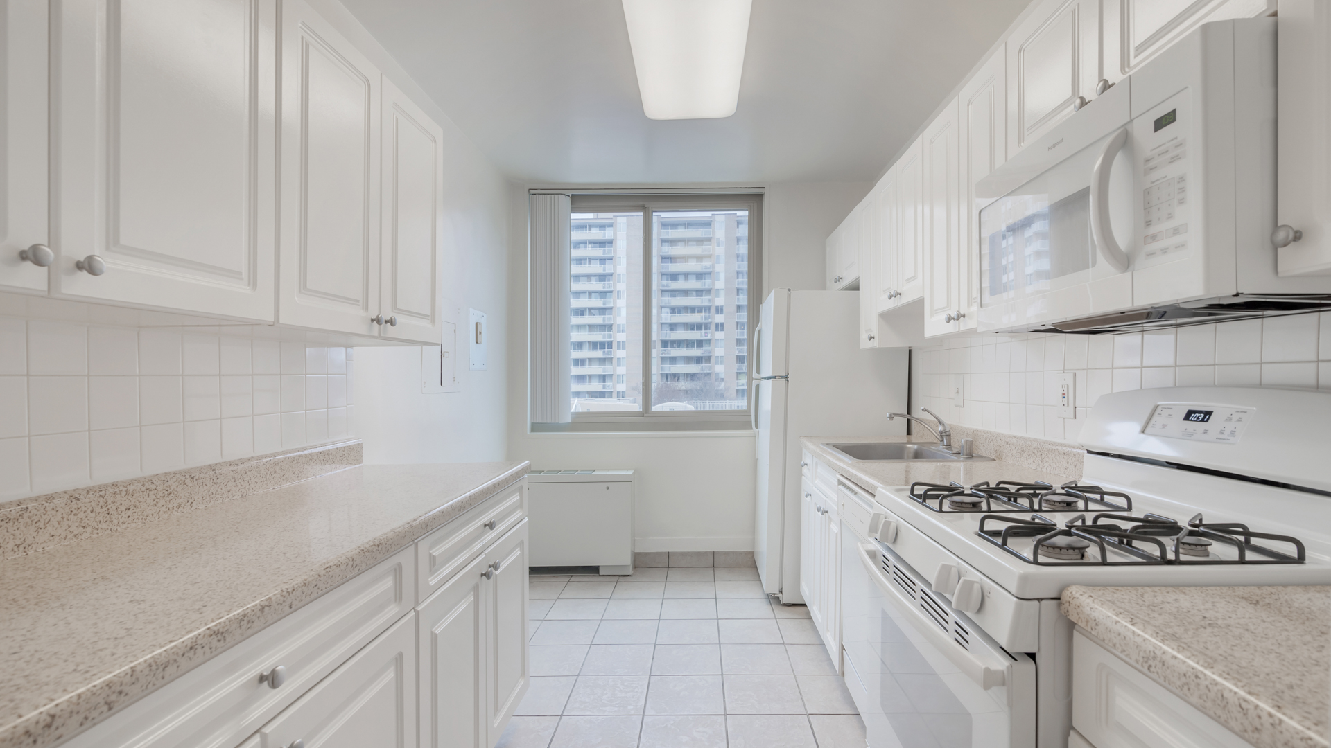 3003 Van Ness Apartments 4 of 12