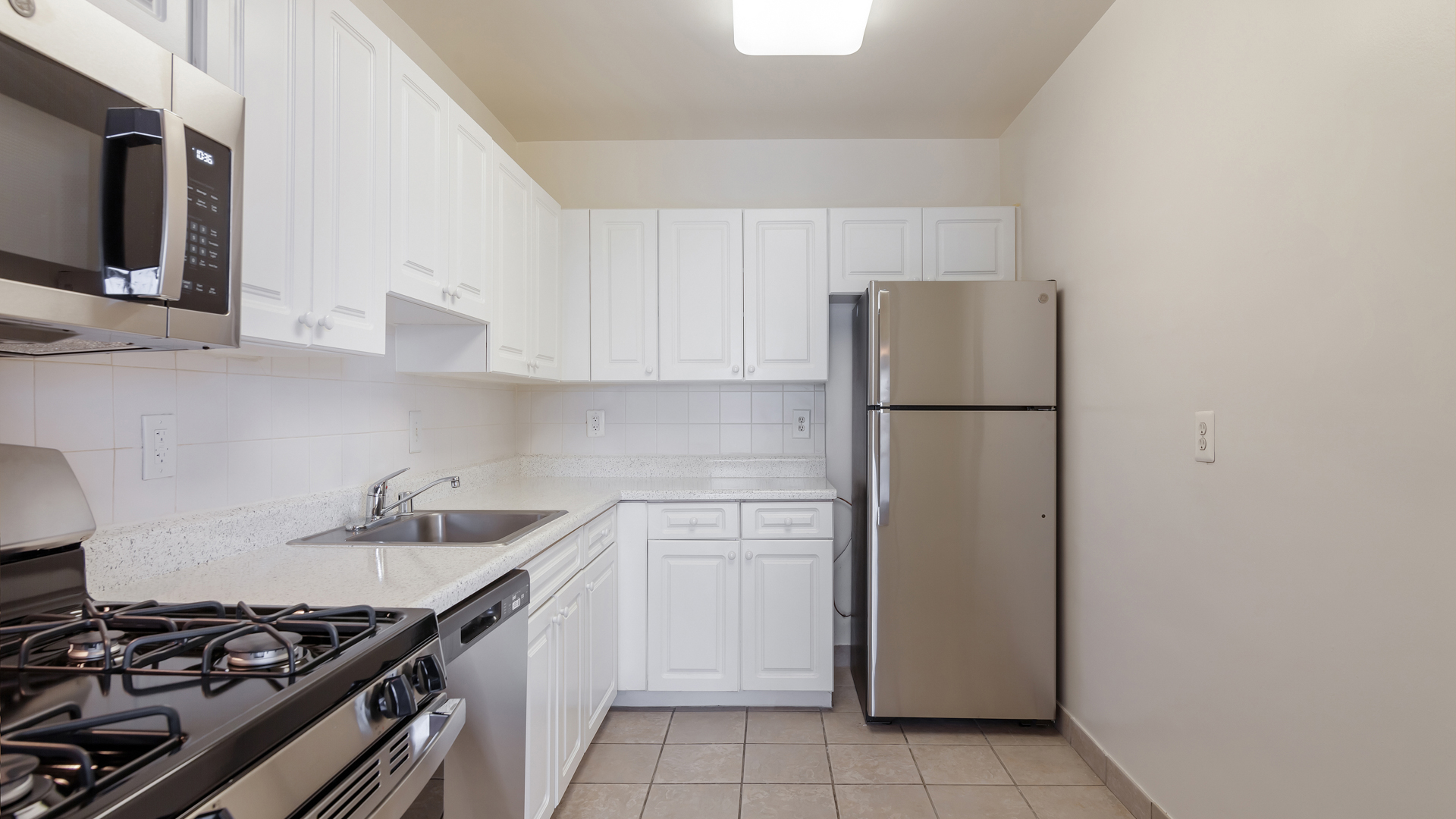 3003 Van Ness Apartments 3 of 8