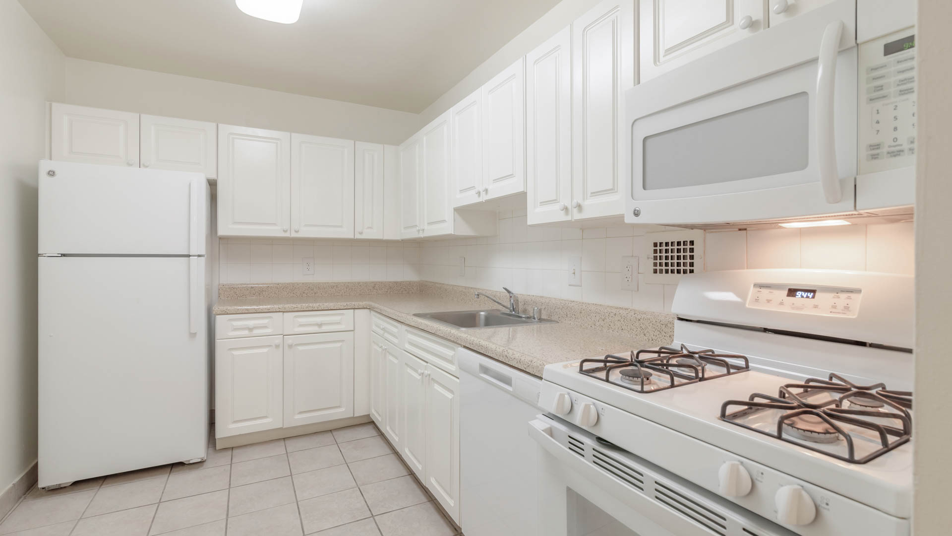 3003 Van Ness Apartments 5 of 8