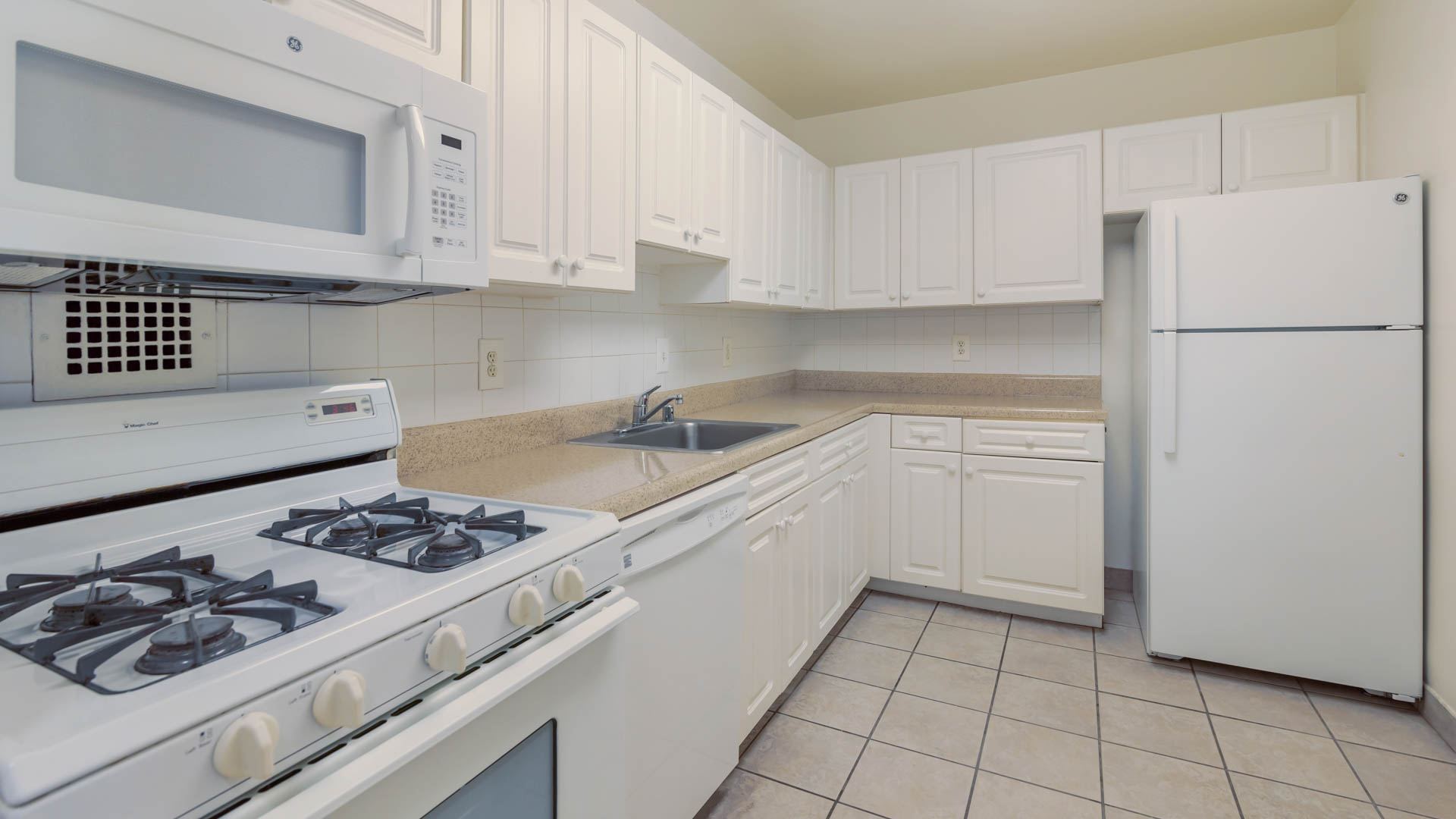 3003 Van Ness Apartments 3 of 6