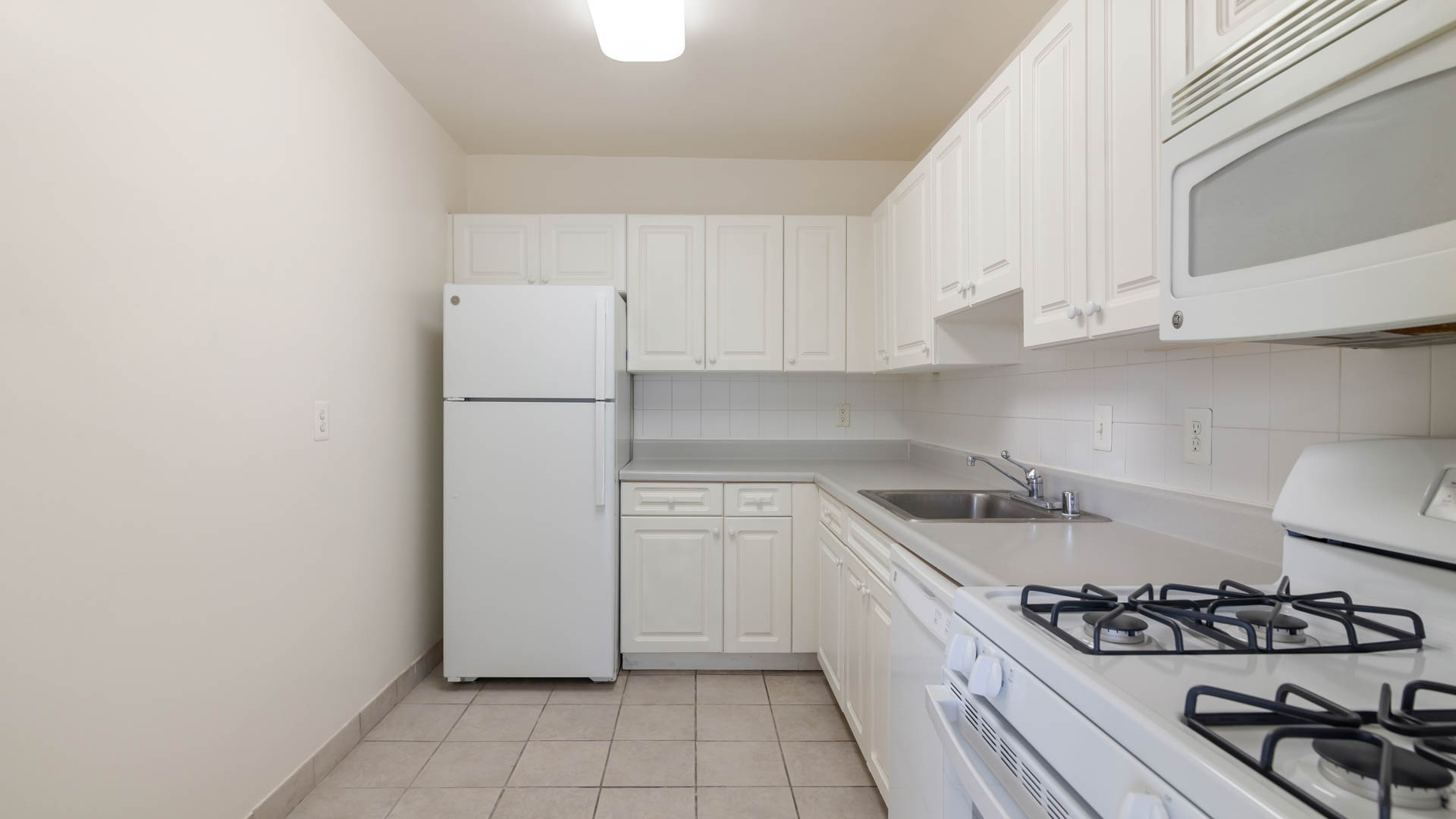 3003 Van Ness Apartments 3 of 6