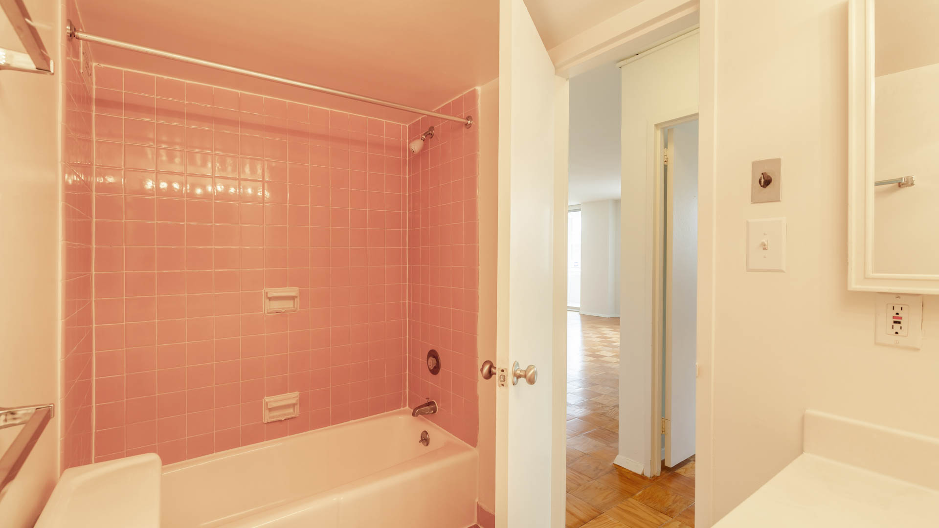 3003 Van Ness Apartments 5 of 6
