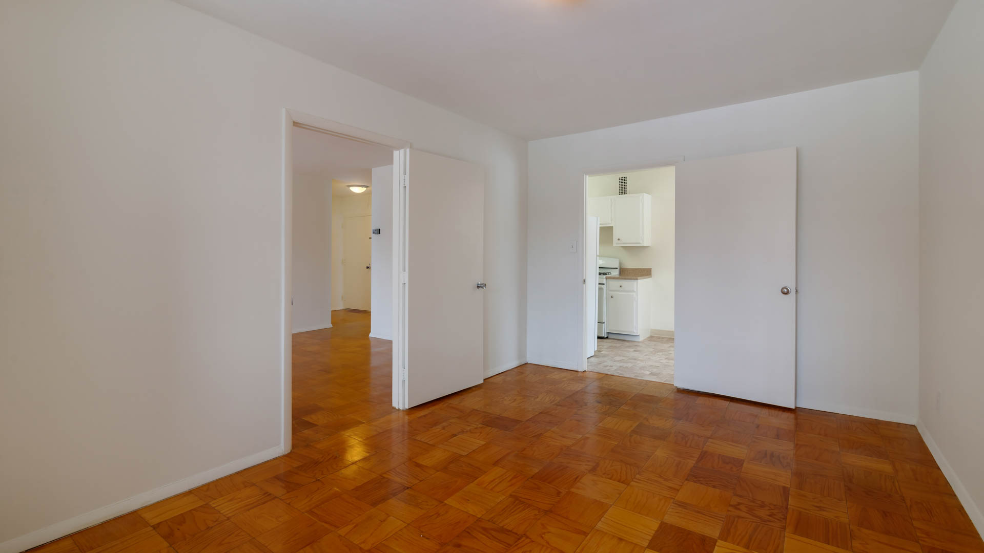 3003 Van Ness Apartments 3 of 6