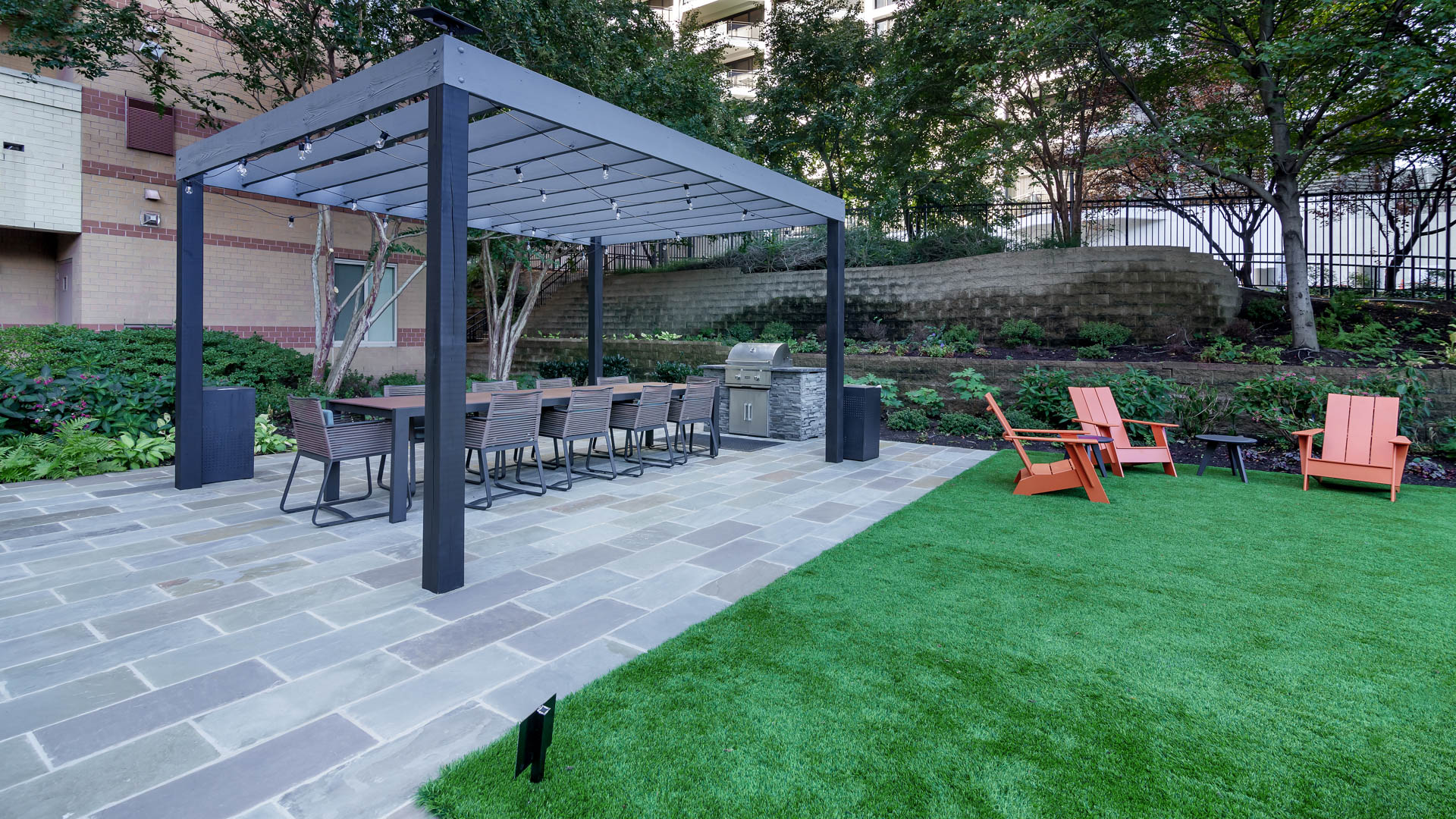 Grill area at 1800 Oak Apartments