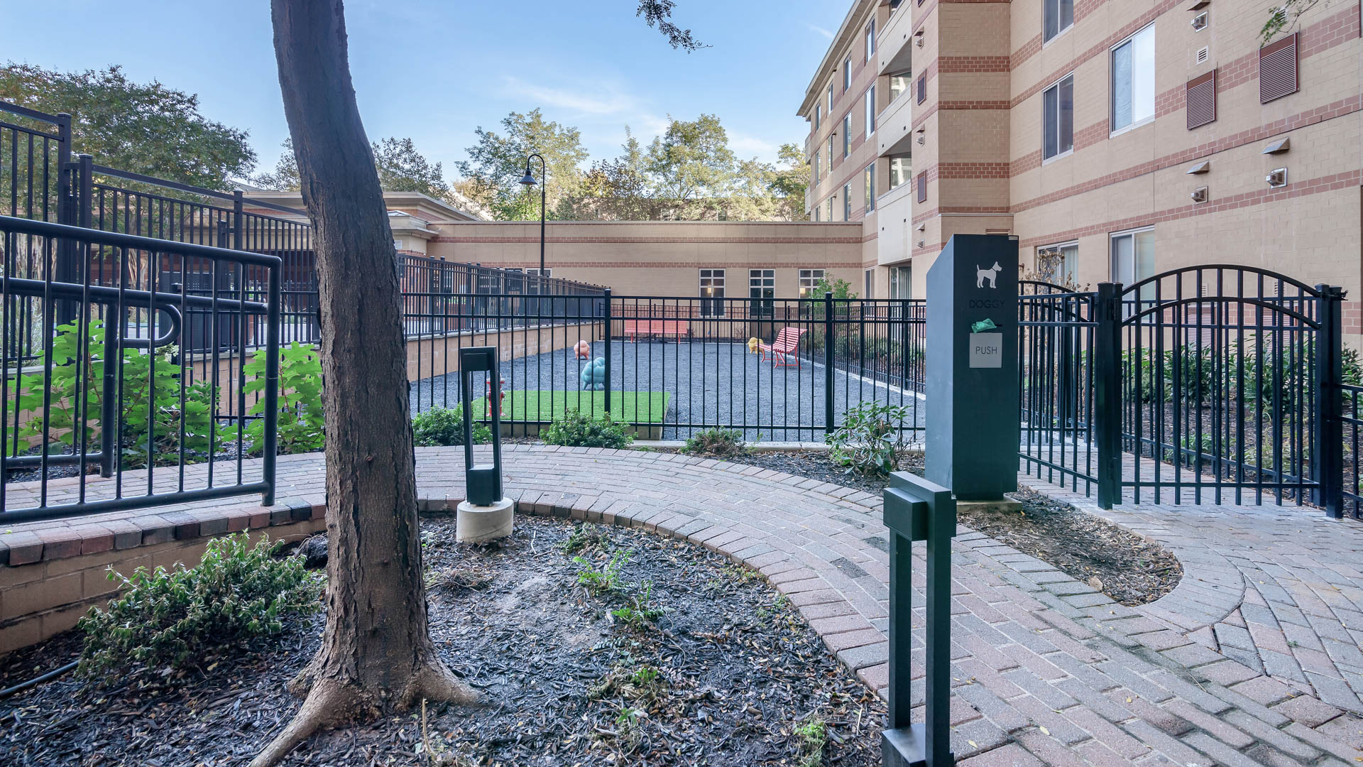 Dog park at 1800 Oak Apartments (1 of 2)