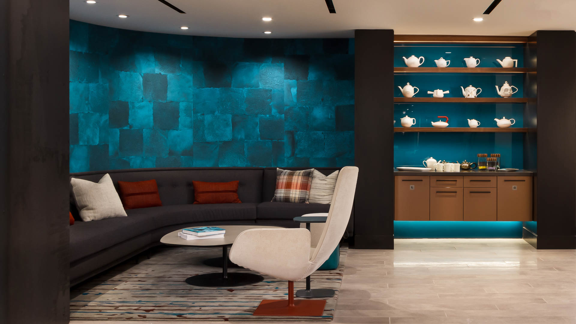 Lounge at 1800 Oak Apartments (1 of 3)