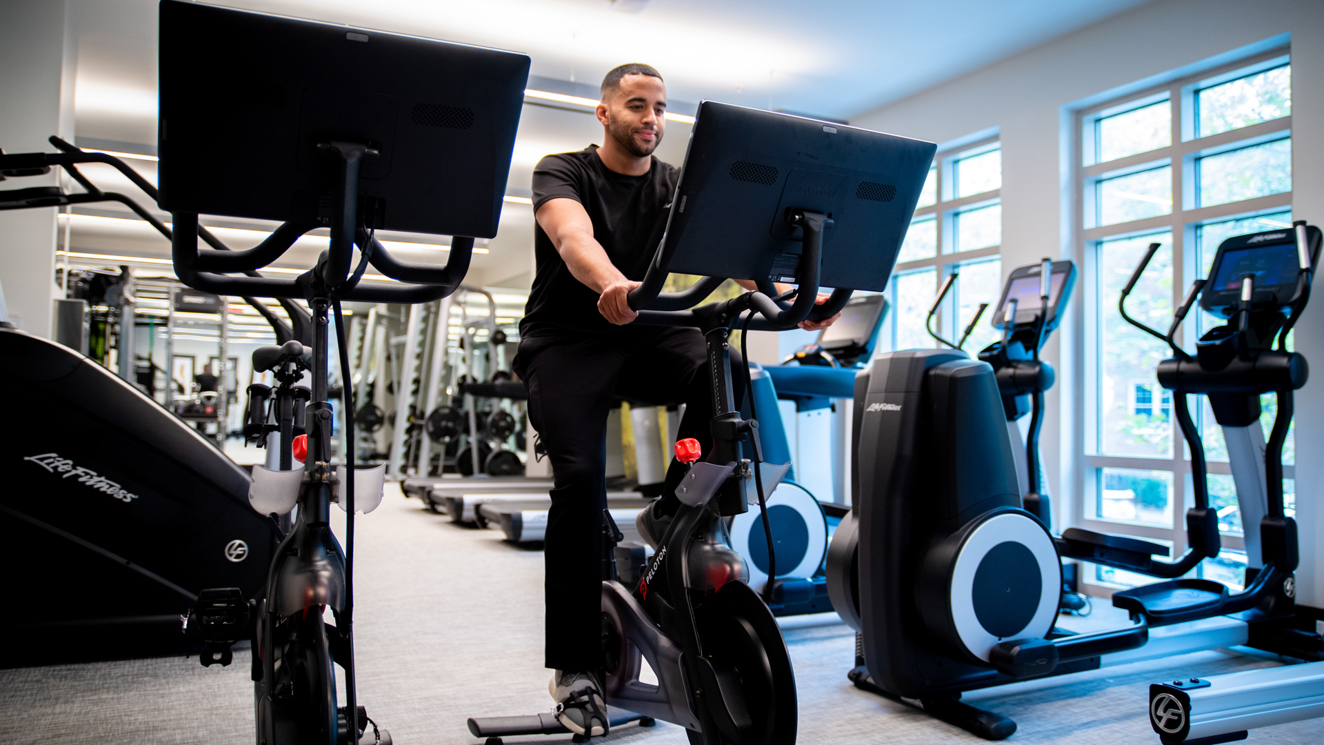 Gym at 1800 Oak Apartments (1 of 6)