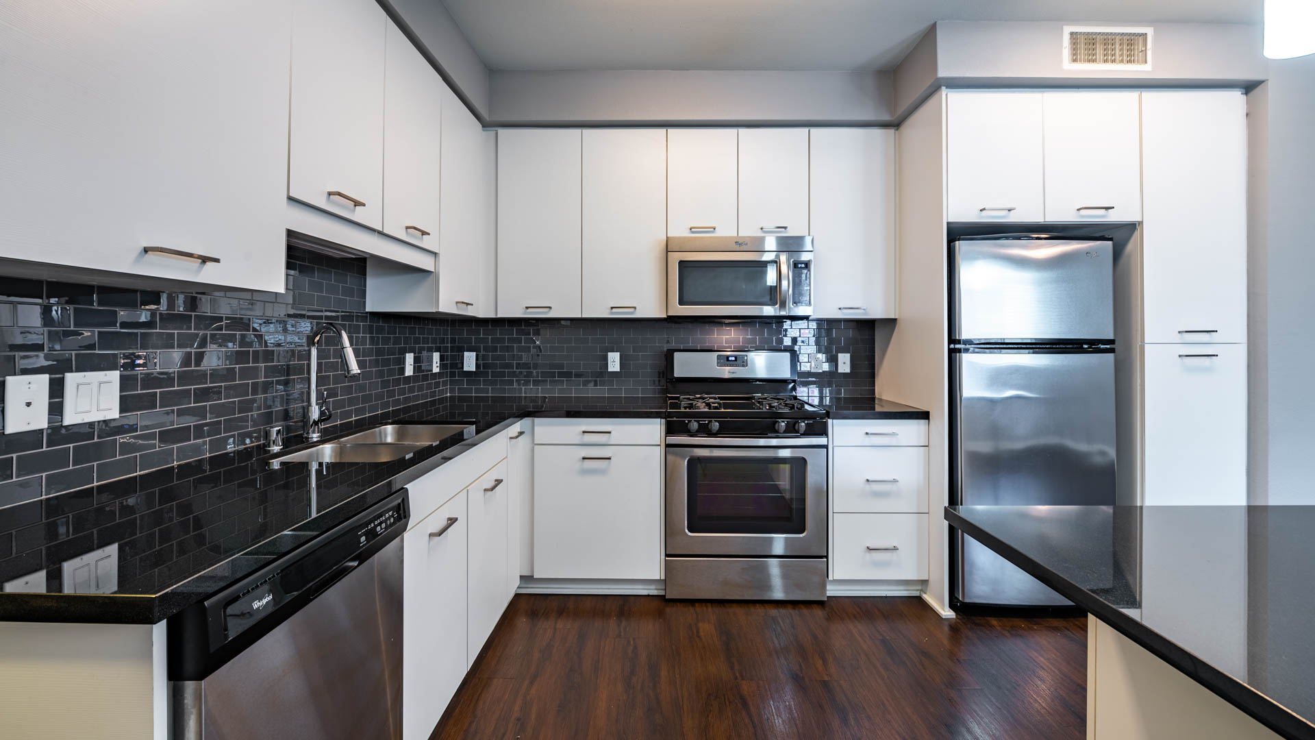 Jia Apartments 9 of 12