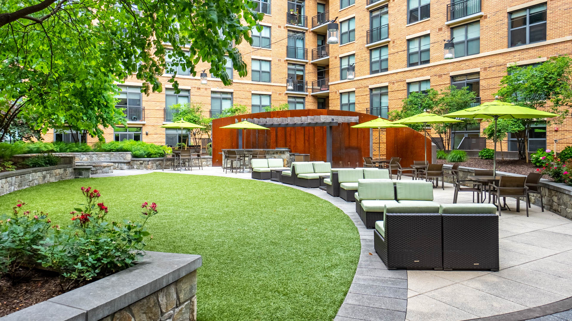 Courtyard at 1111 Belle Pre Apartments (1 of 3)