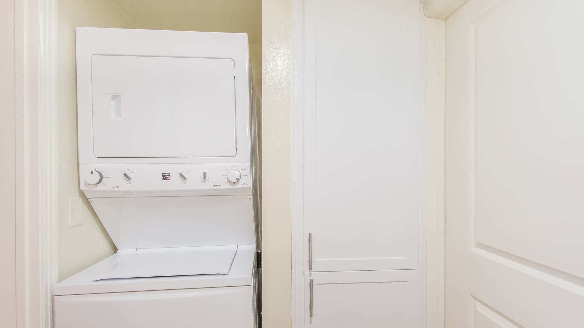 Laundry room at Vintage at 425 Broadway Apartments