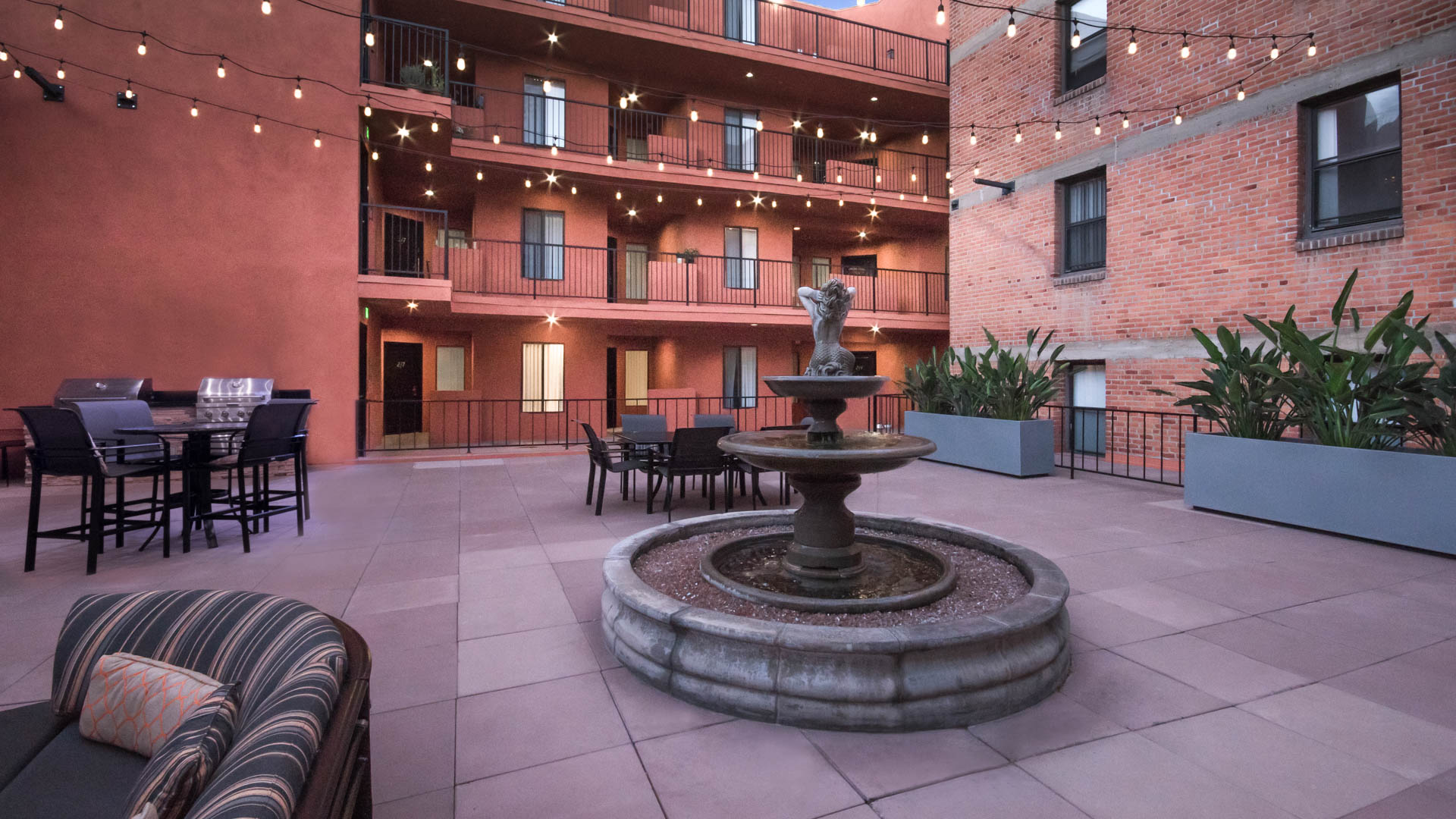 Courtyard at Vintage at 425 Broadway Apartments (4 of 5)