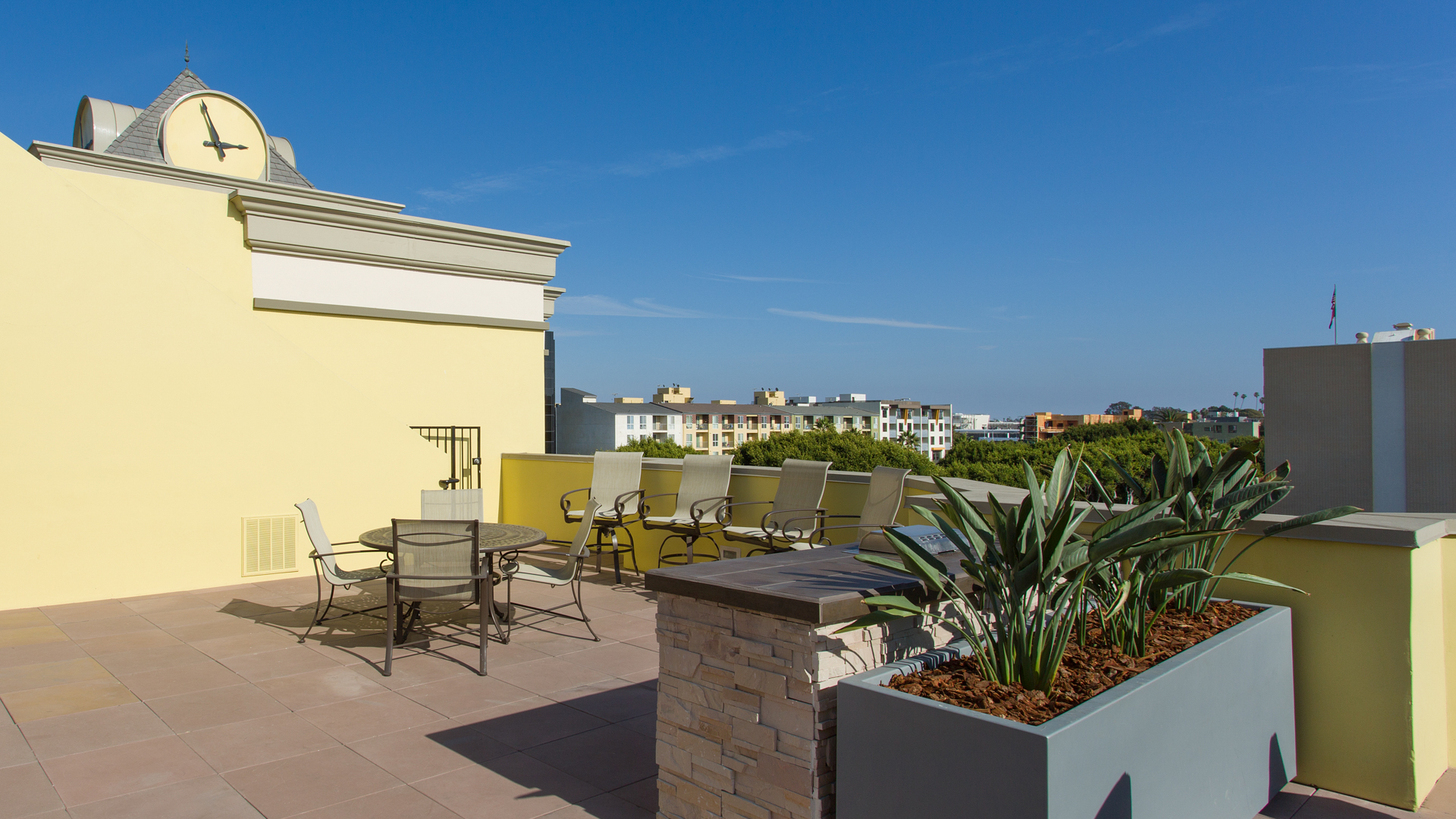 Roof deck at 425 Broadway Apartments (3 of 3)