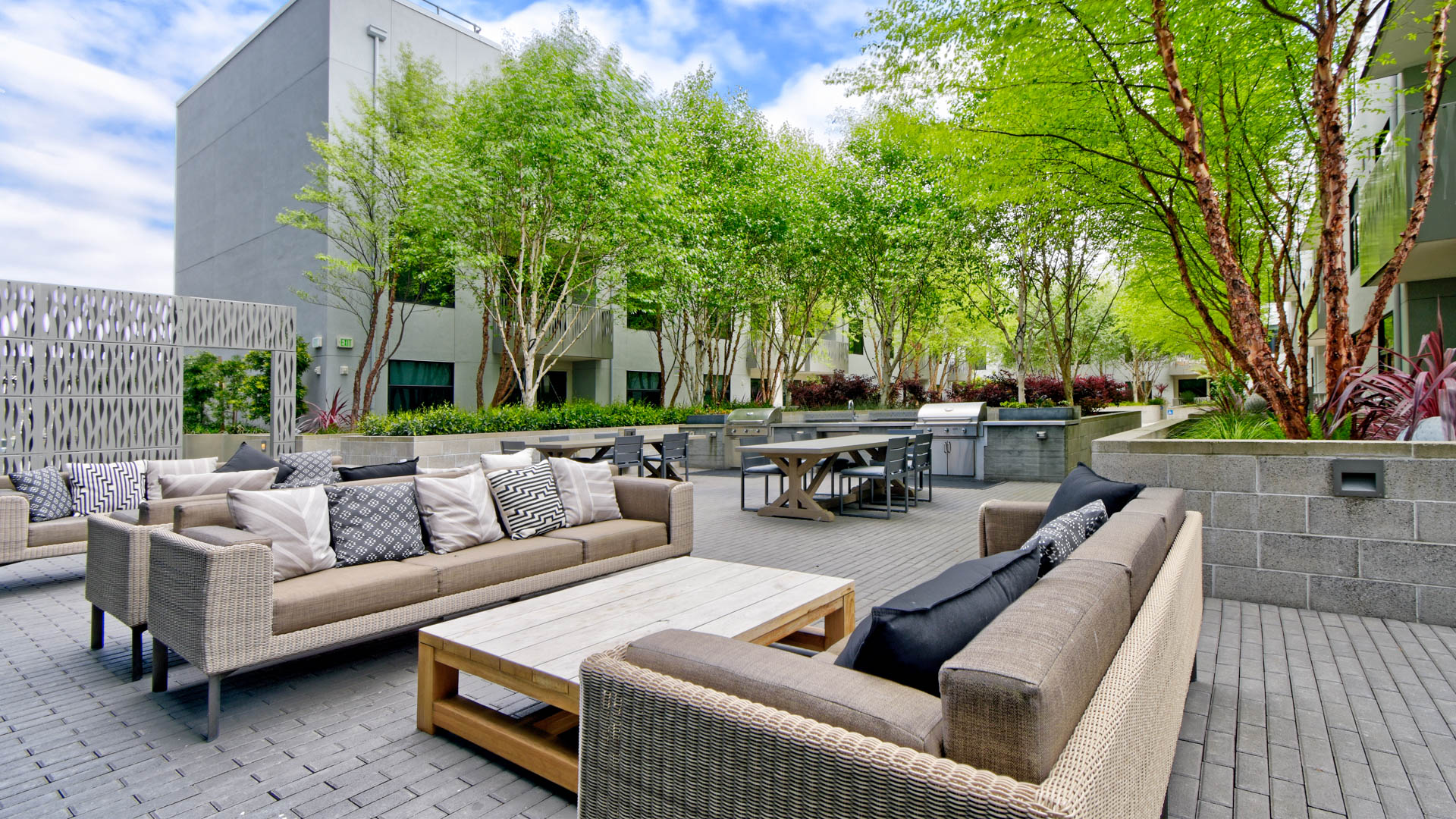 Courtyard at Azure Apartments (2 of 8)