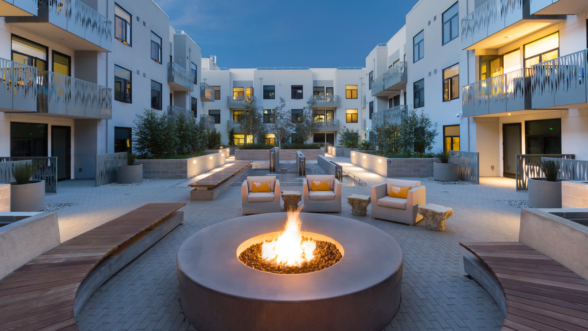 Courtyard at Azure Apartments (5 of 8)