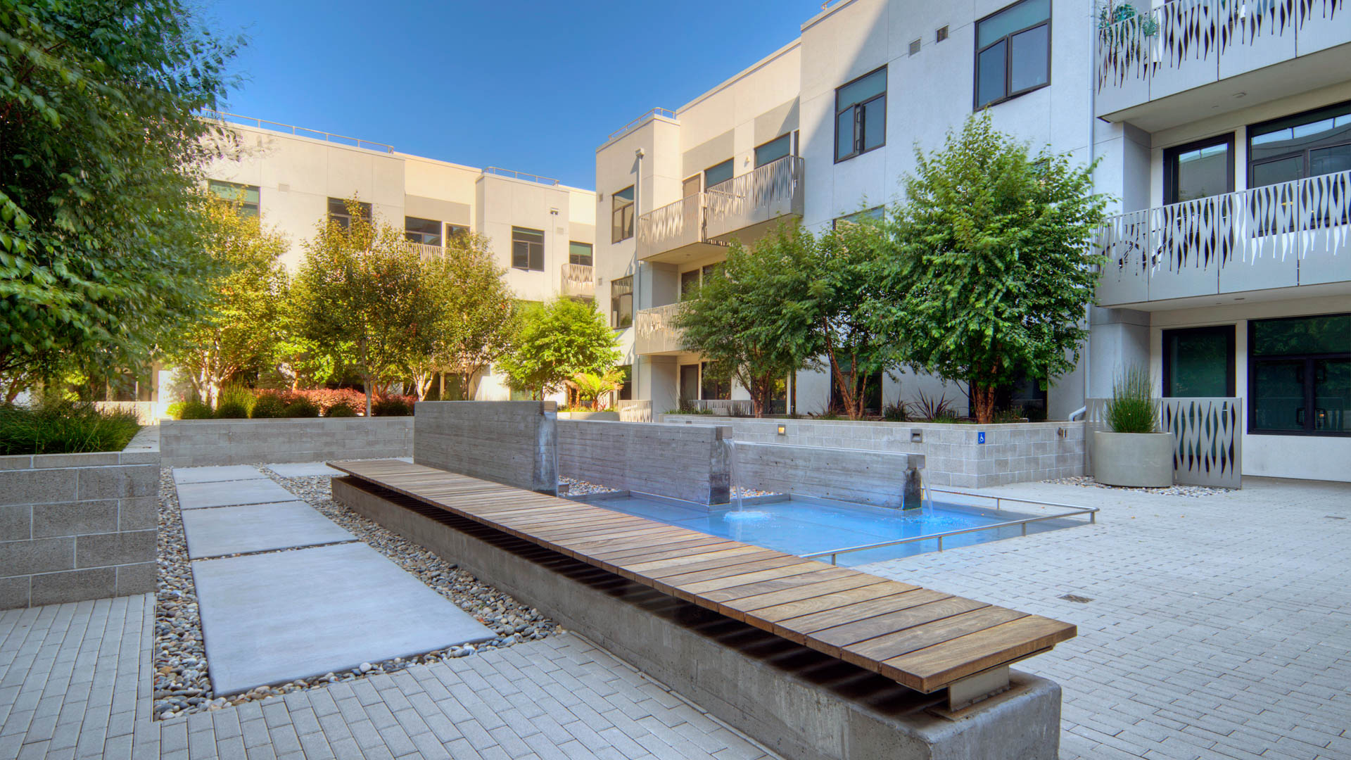 Courtyard at Azure Apartments (3 of 8)
