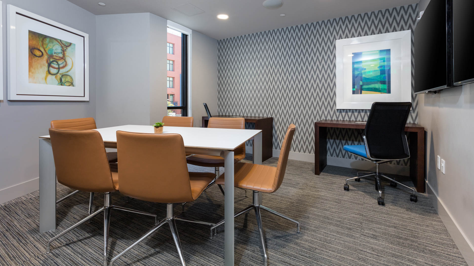 Work space at Vista 99 Apartments