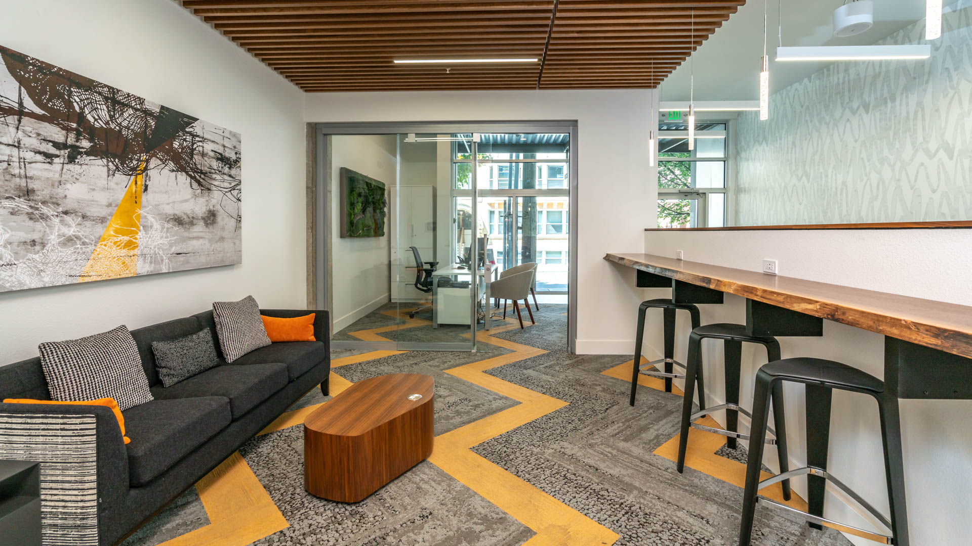Lounge at The Pearl Apartments