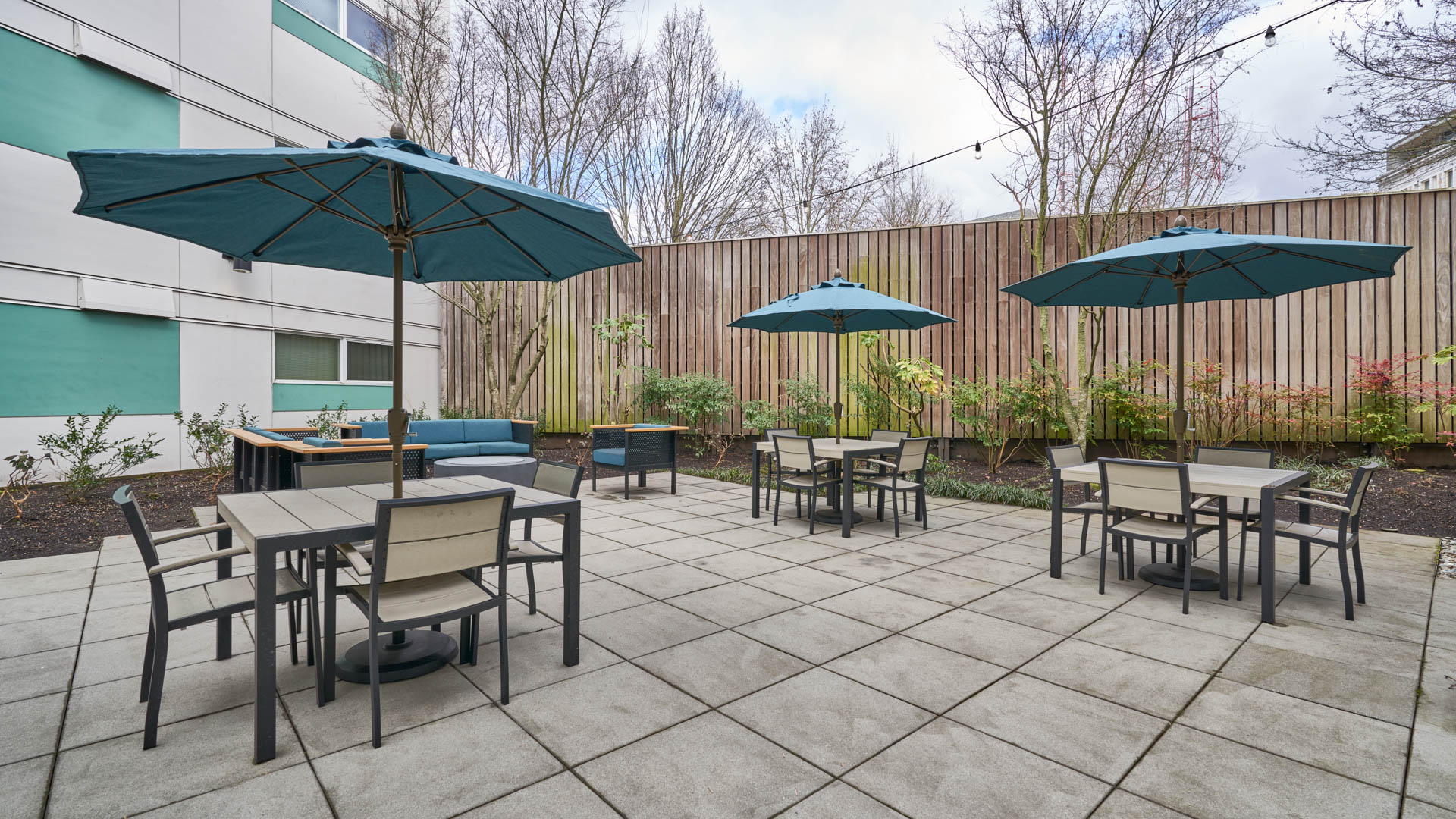 Courtyard at The Pearl Apartments (1 of 4)