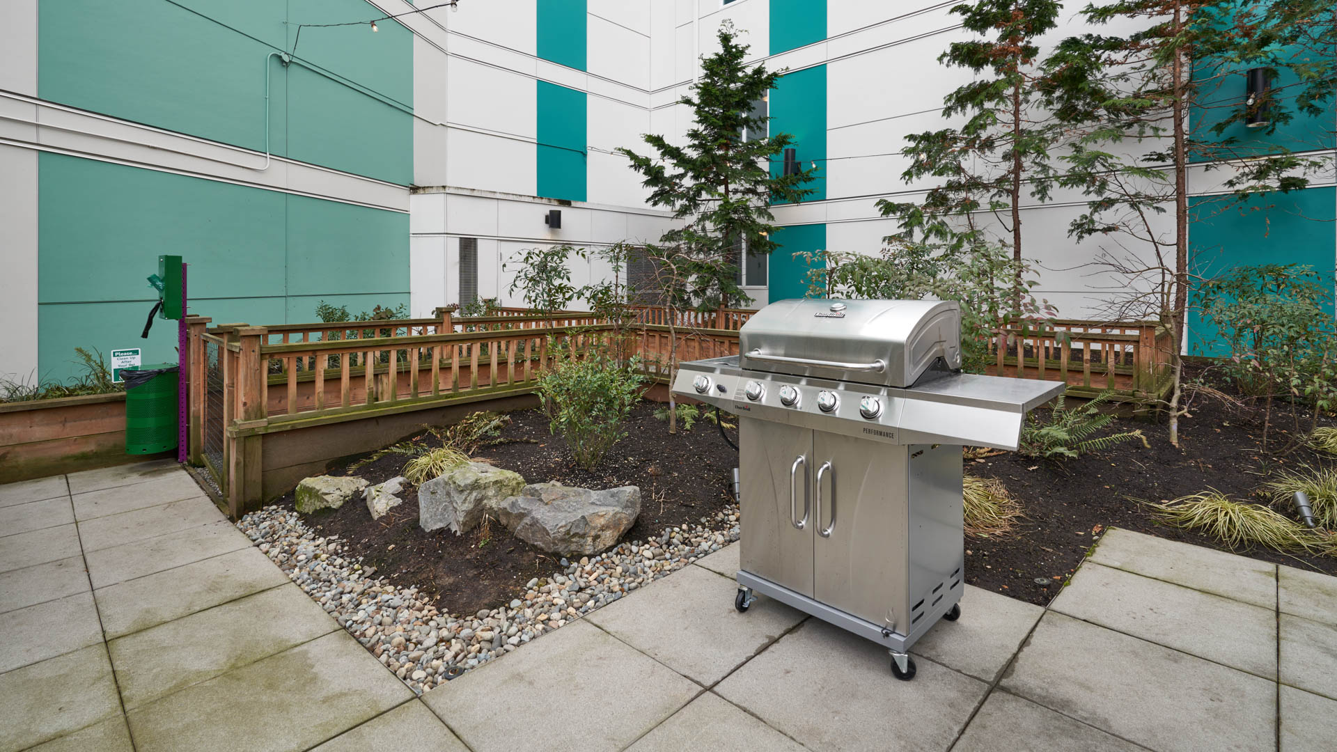 Courtyard at The Pearl Apartments (2 of 4)