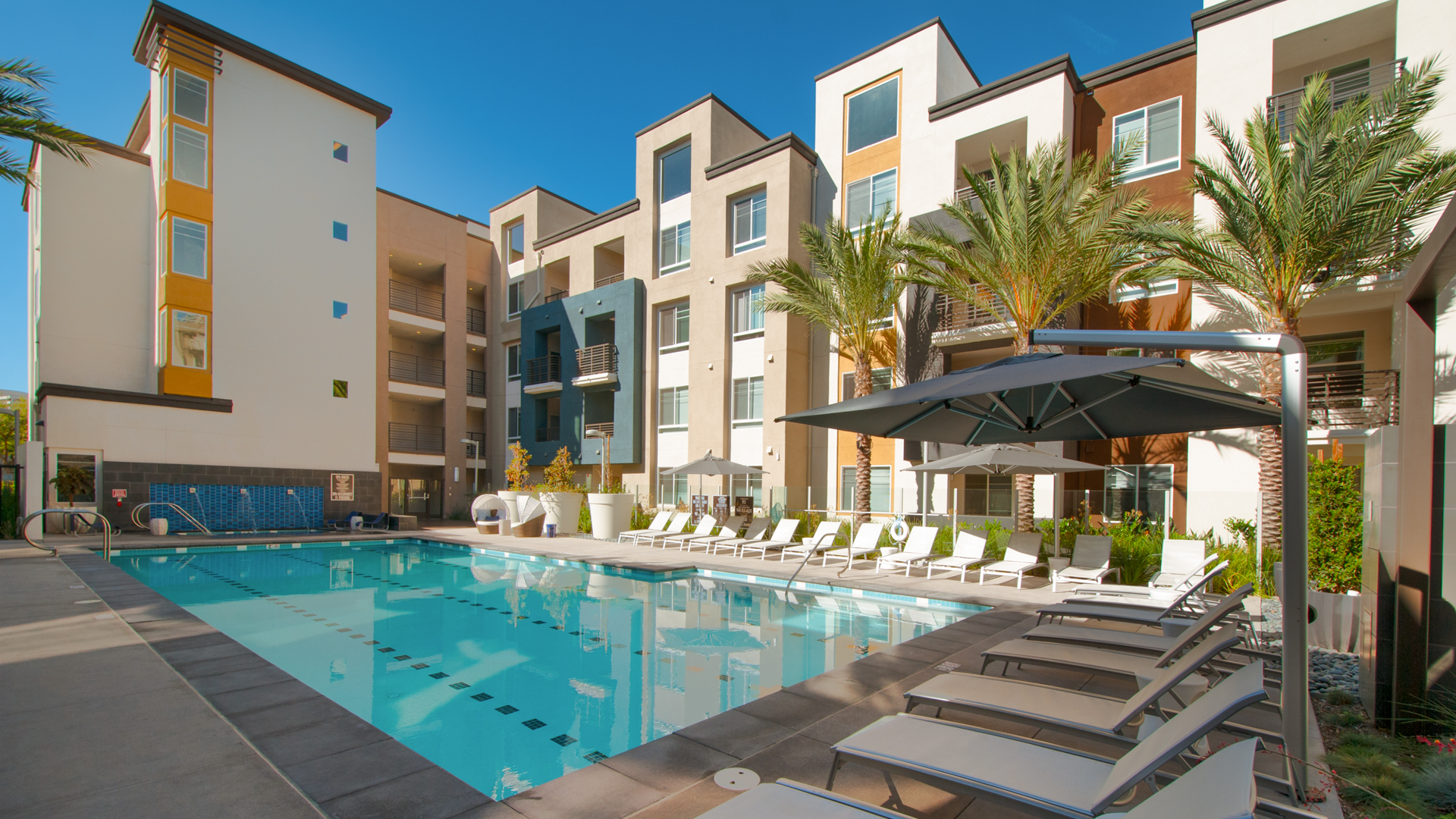 Pool at The Kelvin Apartments (3 of 4)